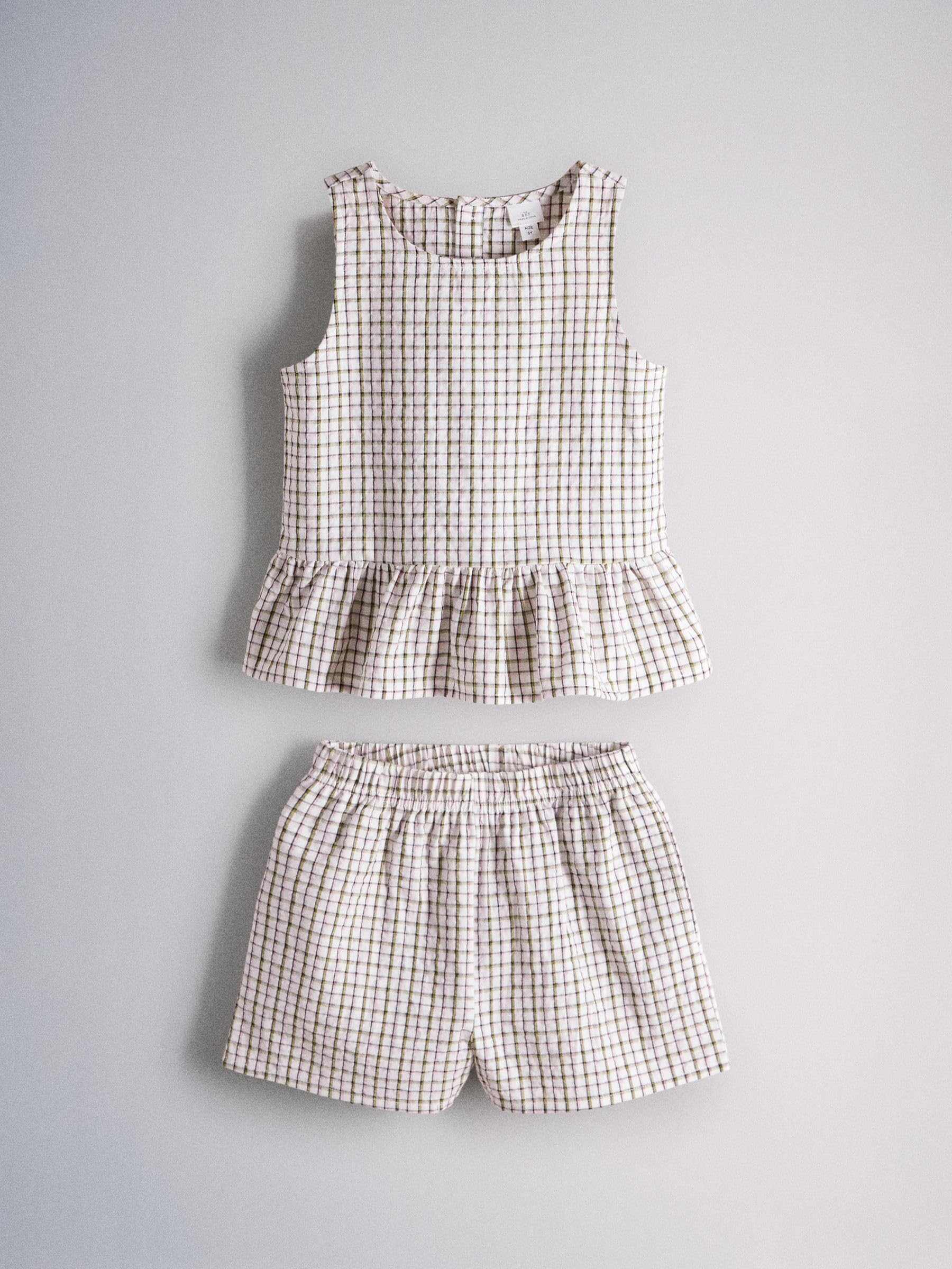 THE SET Pack de 2 camisetas sin mangas con peplum de tela y pantalones cortos para niña