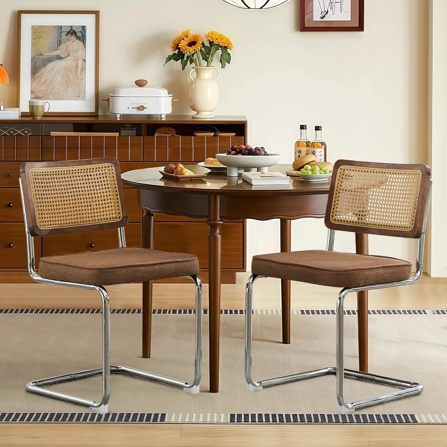 Juego de 4 sillas de comedor de ratán, sillas tapizadas de comedor modernas de mediados de siglo con respaldo de caña, sillas de cocina de lino retro con base de cromo inoxidable, marrón Paquete de 4 Marrón