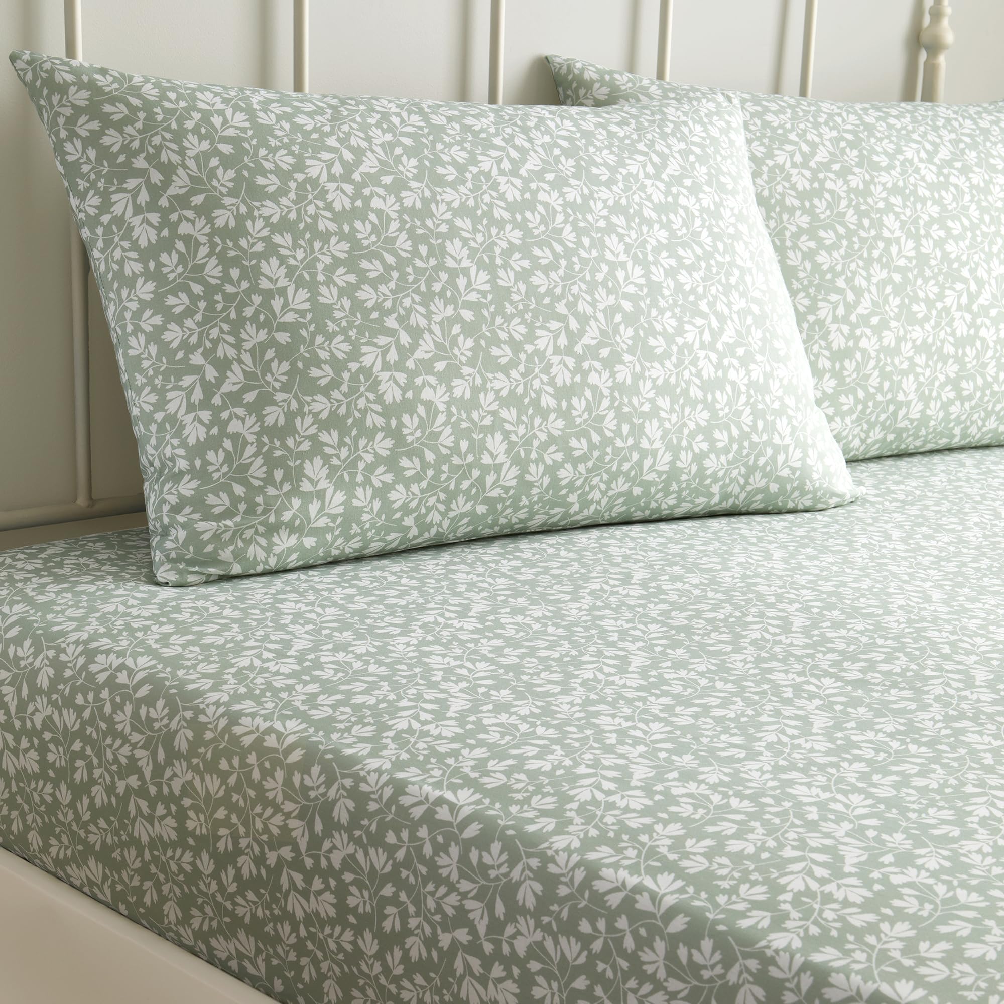 Dreams & Drapes - Sage Green Floral Fitted Sheet (200 x 180 x 28cm) - Luxury Polycotton Bed Sheet - Matching Duvet Cover Available - Green Bed Sheet with Leaf
