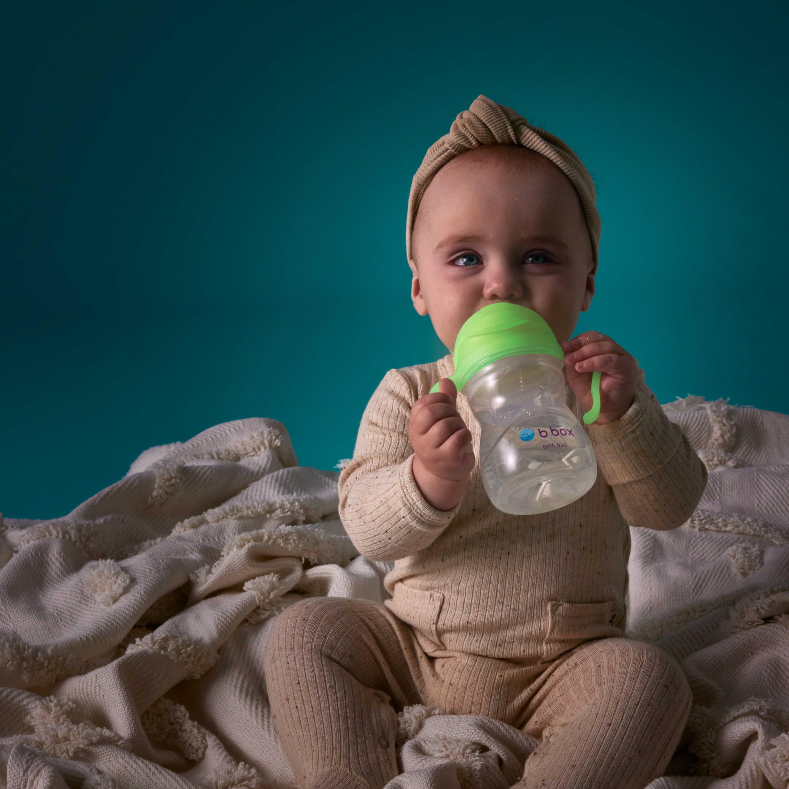 Tasse D Apprentissage Bébé B.box Tasse à Paille Lestée | Pour Boire Quel Que Soit L'Angle | Couvercle Rabattable, Gobelet Avec Paille, Prise En Main Facile | Sans BPA, Passe Au Lave-Vaisselle Tasse D Apprentissage Bébé B.box Tasse à Paille Lestée | Pour Boire Quel Que Soit L'Angle | Couvercle Rabattable, Gobelet Avec Paille, Prise En Main Facile | Sans BPA, Passe Au Lave-Vaisselle