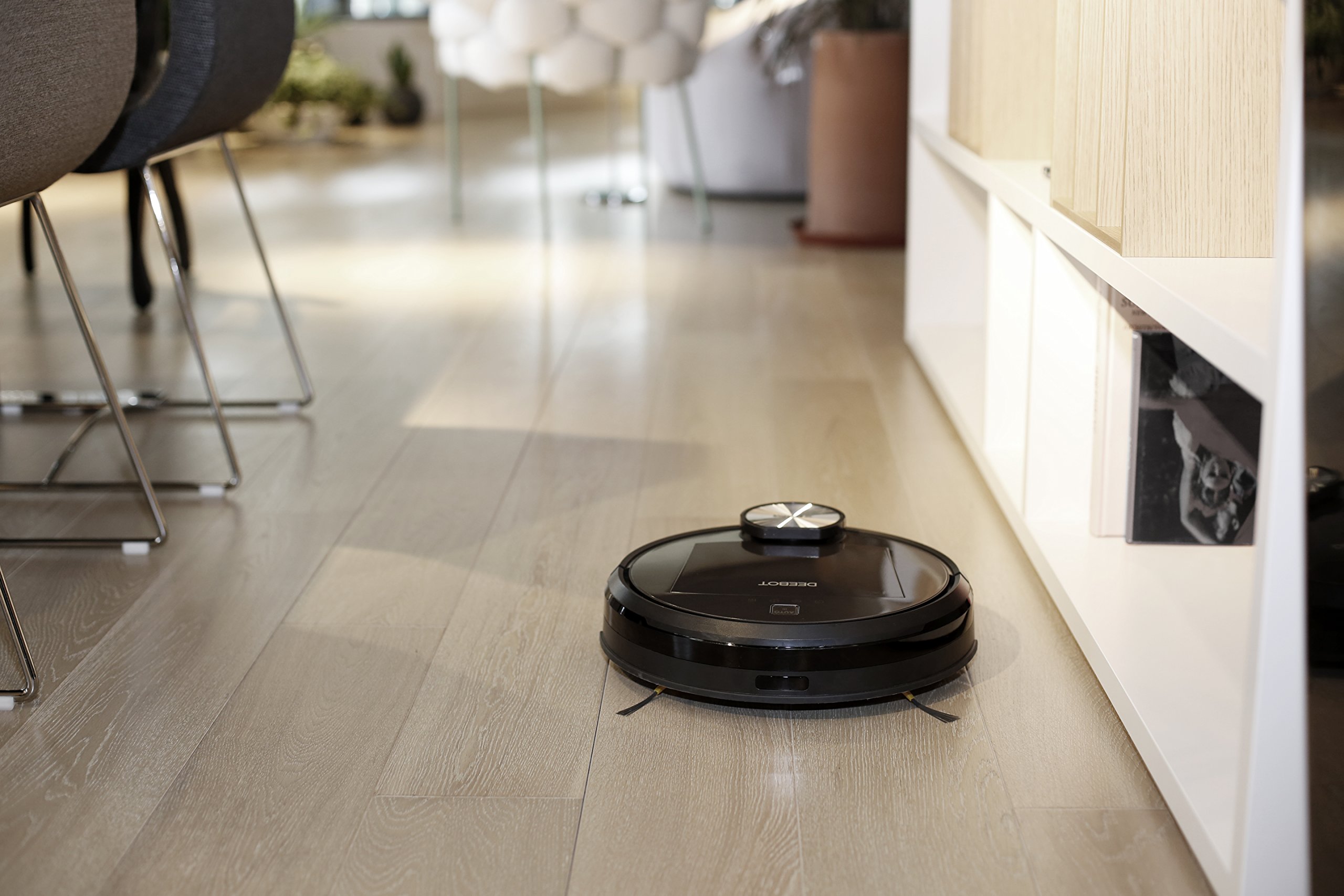 ECOVACS ROBOTICS DEEBOT R95MKII - Robot aspirador inteligente que realiza un mapeo virtual de su hogar. Control mediante Smartphone