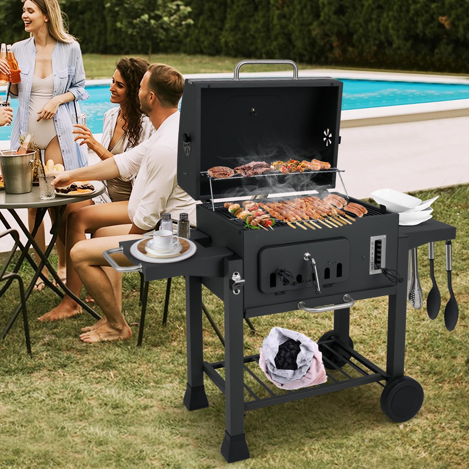 KOMFOTTEU Holzkohlegrill mit 2 klappbaren Seitentischen & Rädern, Grillwagen mit 6-fach-Holzkohlebehälter, Ablagefach, Grillrost, Thermometer, Rauchgrill Standgrill für outdoor