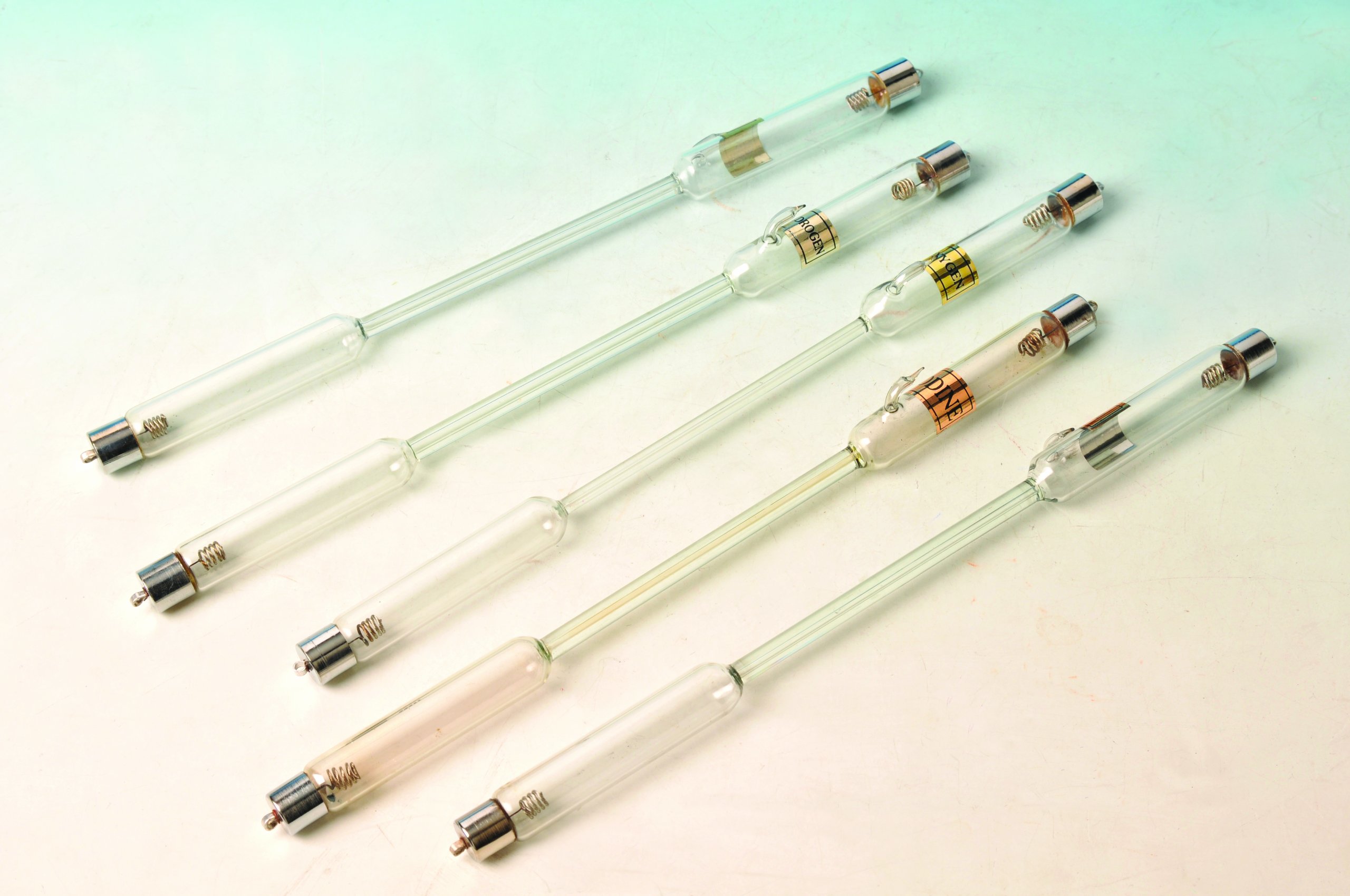 EISCO Labs Premium Spectrum Tube - Helium (He), 26cm