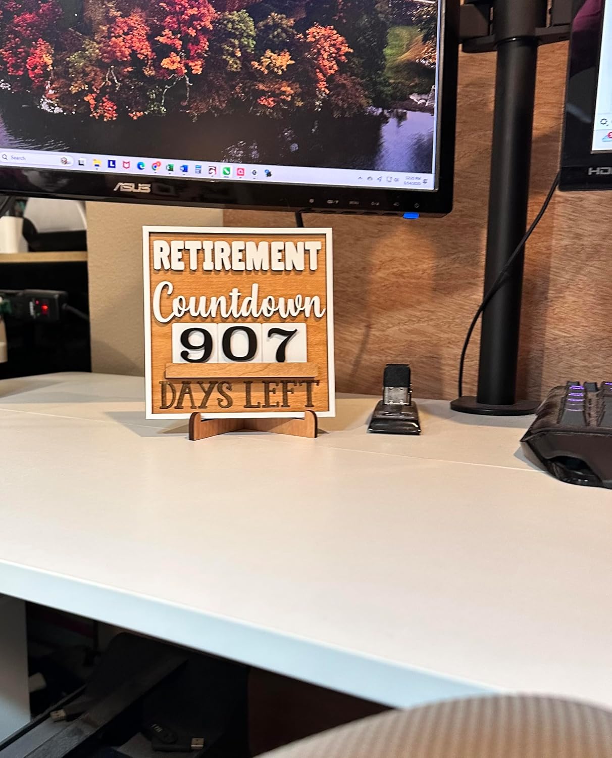 Retirement Countdown Wood Sign with Stand, Unique Gift for Coworkers, friends, Family, Perfect Home or Office Decor to Track days Until Retirement, one year to retirement (Days Left large set numbers)