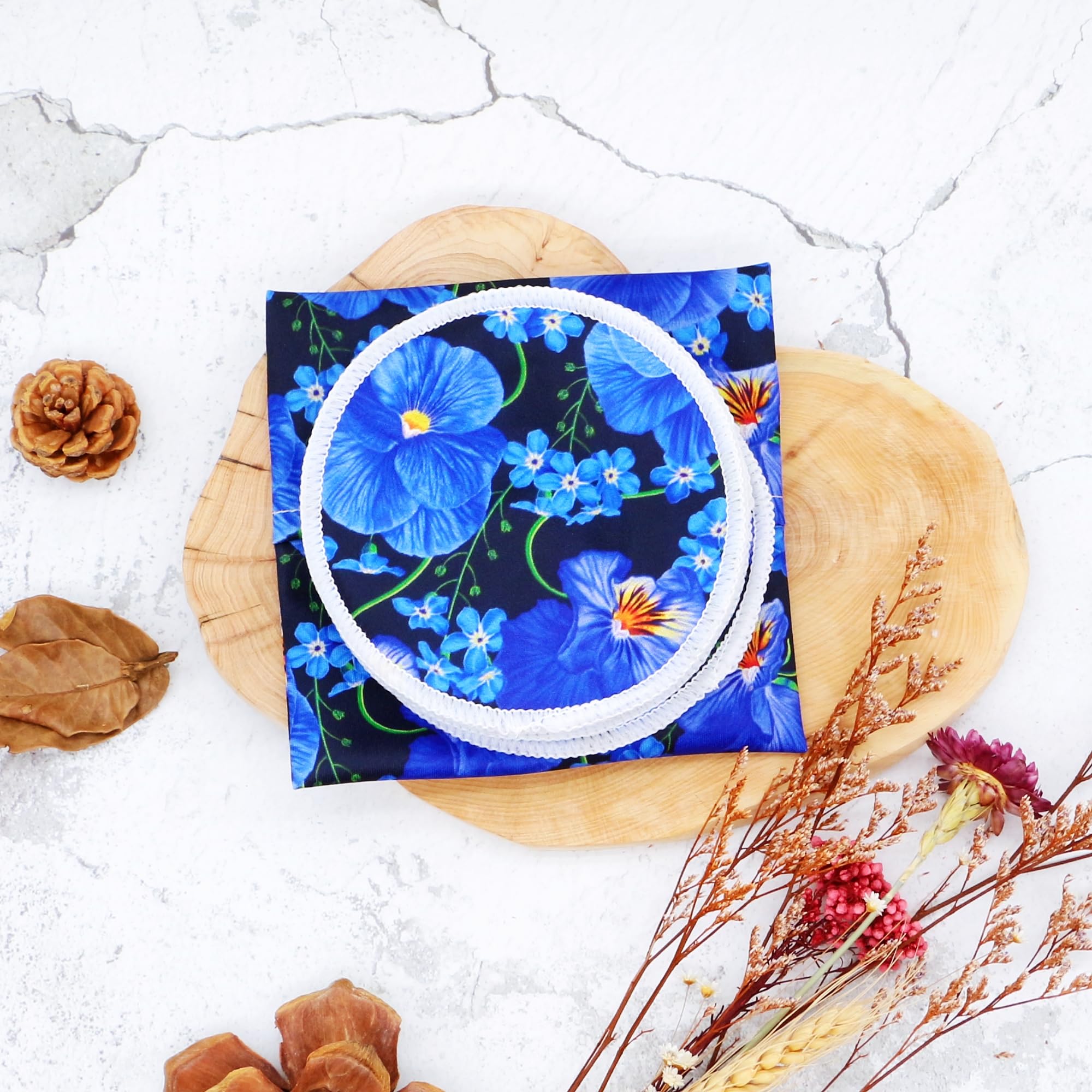 Asenappy Reusable Nursing Pads with Heart Pattern, White and Black, Washable Breastfeeding Pads with 1 Pouch (6+1blueflower)