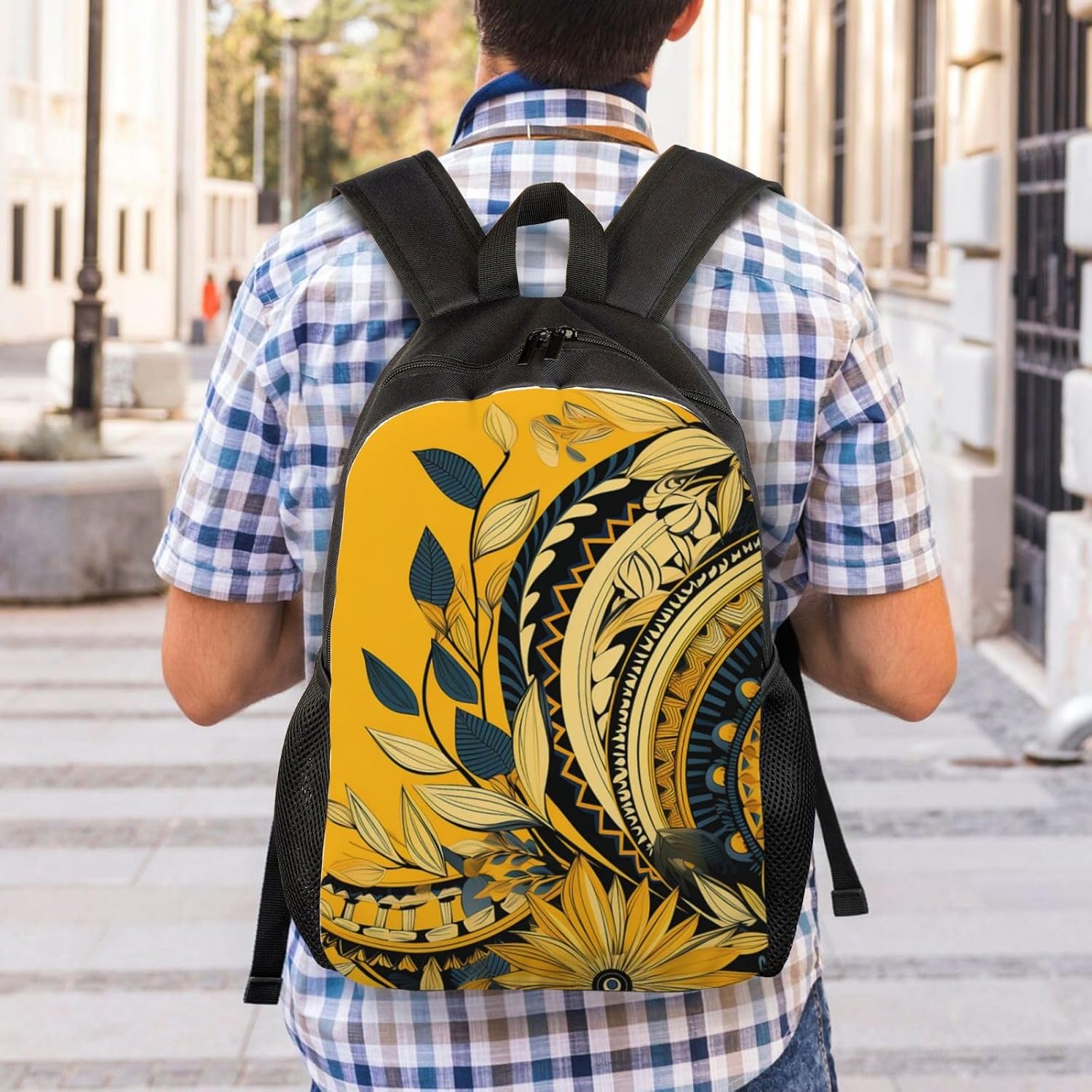 OUSIKA イエローの背景にトラディショナルパターン バックパック カジュアル トラベル デイパック 軽量 ラップトップバッグ ラ
