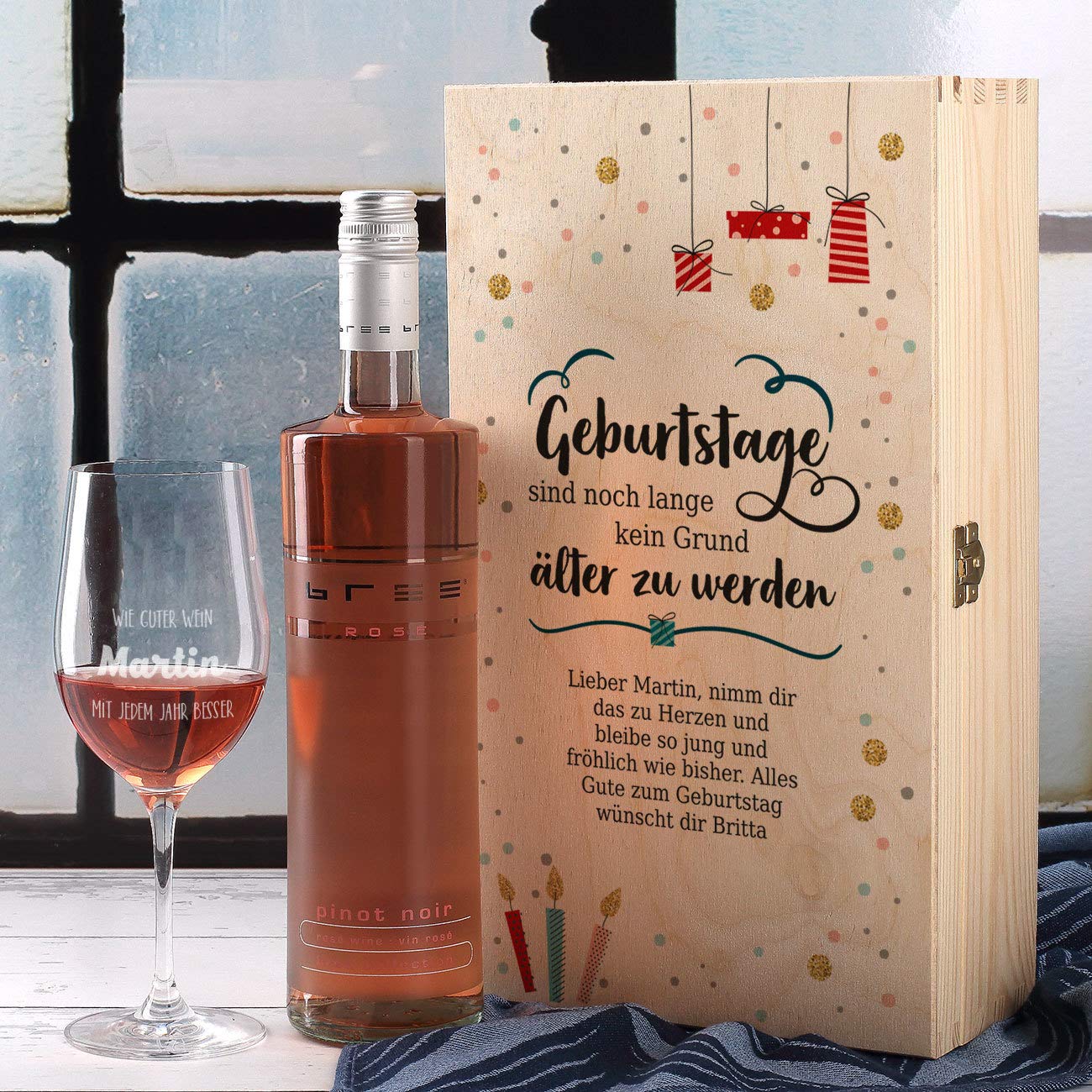 Herz & Heim® Geburtstagsgeschenk mit graviertem Weinglas und Bree Wein zur Auswahl in Präsentbox als Geschenk zum Geburtstag für Frauen und Männer Rosé