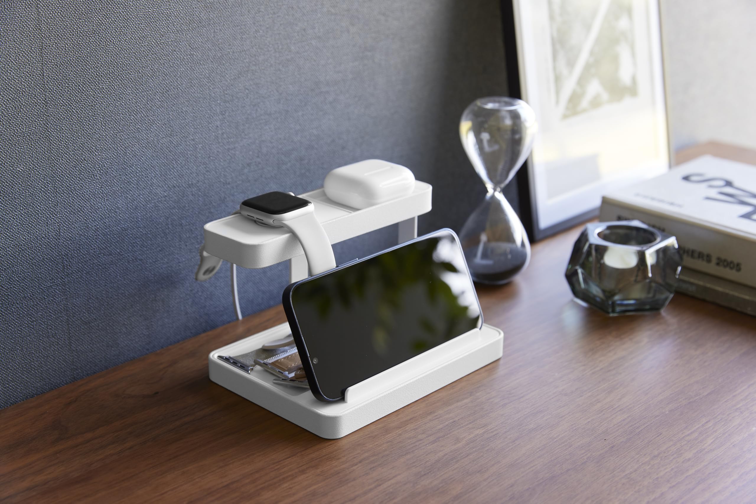 YAMAZAKI 1871 TOWER Smartphone & Device Charging Stand, white, Steel / ABS Resin / Silicone, 16 x 11.6 x 10 cm