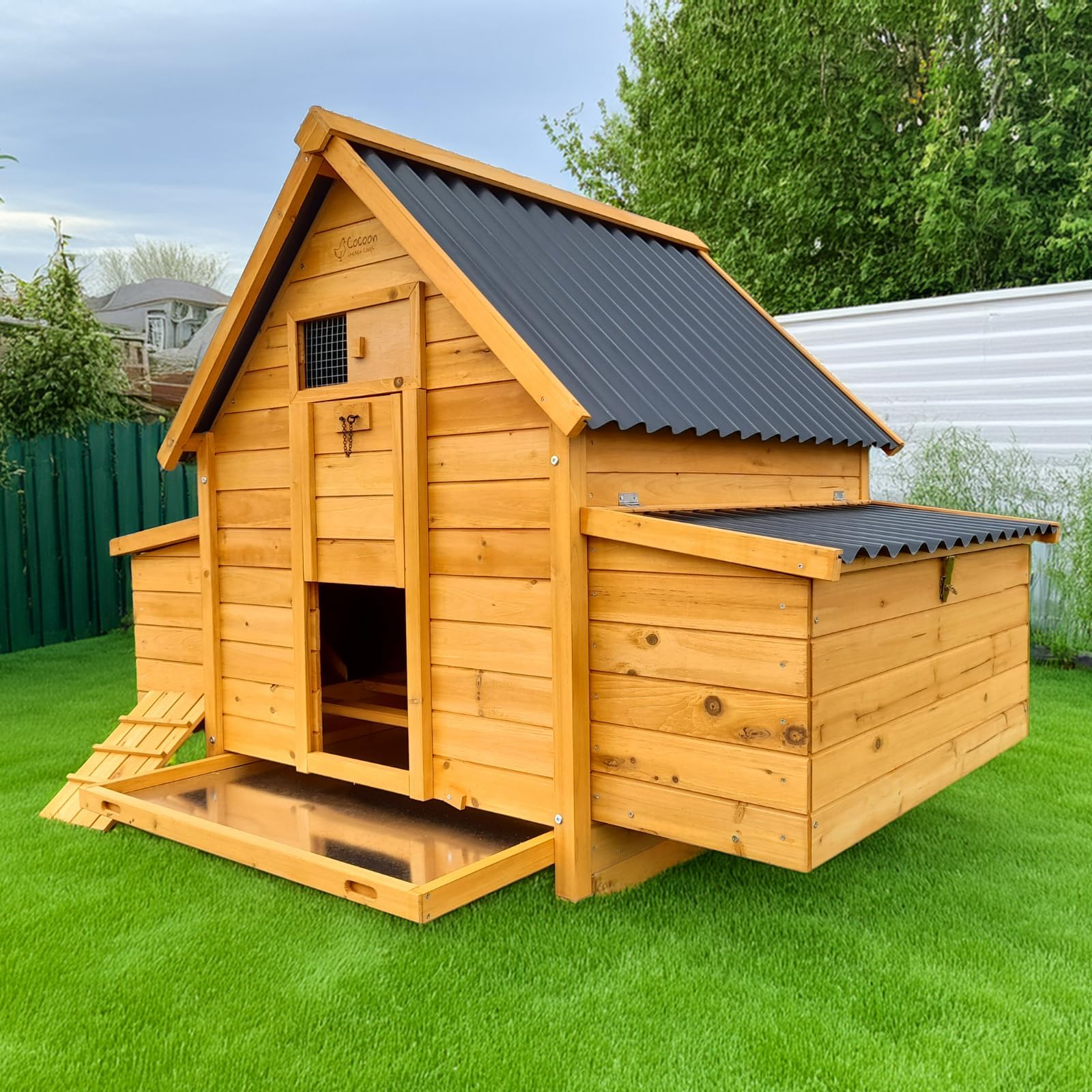 COCOON LARGE CHICKEN COOP HEN HOUSE POULTRY ARK NEST BOX NEW - MODEL 1000 WITH SECURE NEST BOX FLOOR & CLEANING TRAY & ECO PLASTIC ROT FREE ROOFS