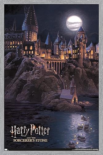 Vista 8 de Harry Potter y la piedra del brujo - Póster de pared de Hogwarts por la noche, 22.4 pulgadas de largo x 14.7 pulgadas de ancho, versión enmarcada