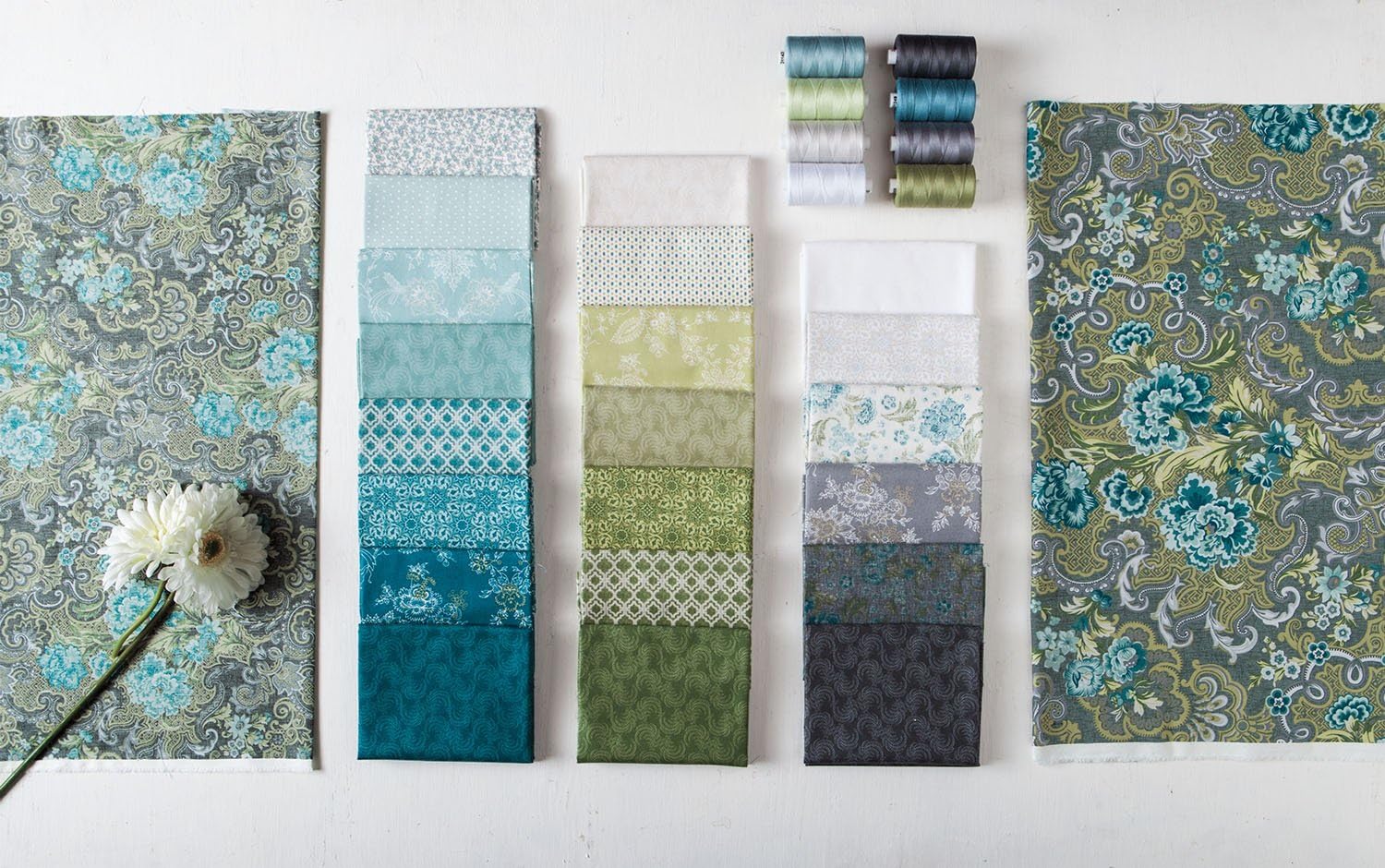 Connecting Threads Print Collection Precut Quilting Fabric Bundle 2.5" Strips (Rue D'Avignon)