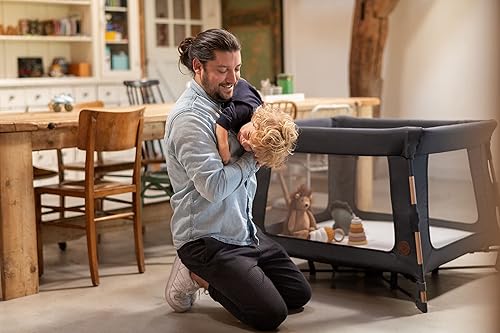 Miniatura 13 de Maxi-Cosi Swift - Parque portátil ligero, corralito plegable de 1 paso con bolsa de viaje, colchón de 2 etapas para recién nacidos y niños pequeños,