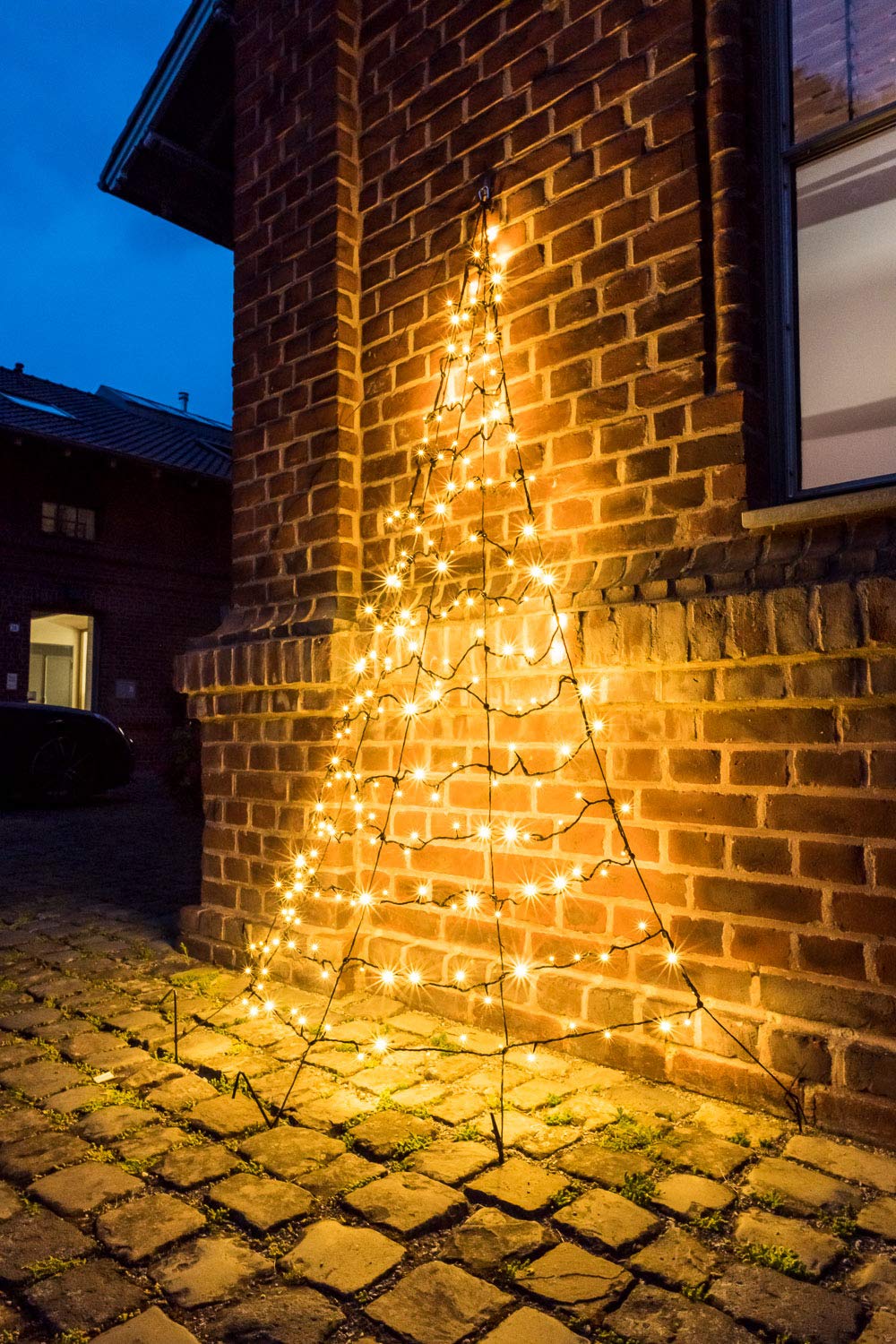 Star-Max Galaxy LED Tannenbaum zur Wandbefestigung 300cm mit 260 warmweißen LED