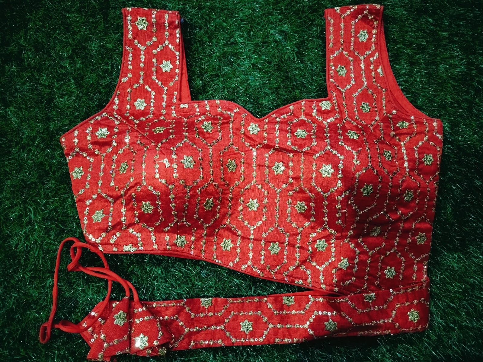 KULIA® Camicetta Sari pronta all'Uso Abbigliamento Tradizionale Camicetta Senza Maniche Abito da Festa Etnico Ricamo Camicetta Firmata Tussar Seta Colore Rosso Camicetta Sari da Donna Crop Top Choli