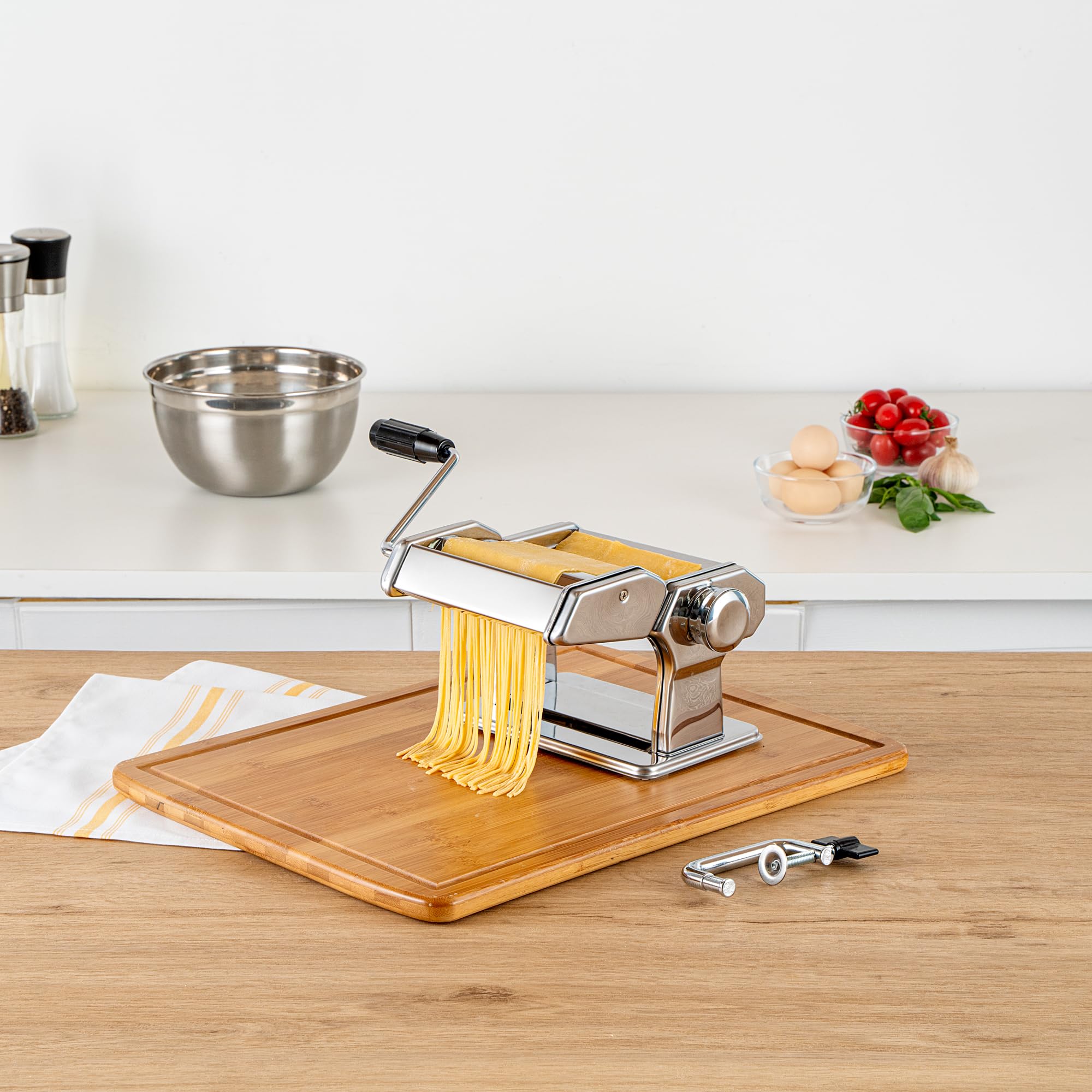 Restaurantware -Met Lux - Máquina para hacer pasta, 1 máquina para hacer pasta con 2 accesorios de corte, 9 ajustes de grosor ajustables, juego de 5 piezas, máquina manual de pasta de acero