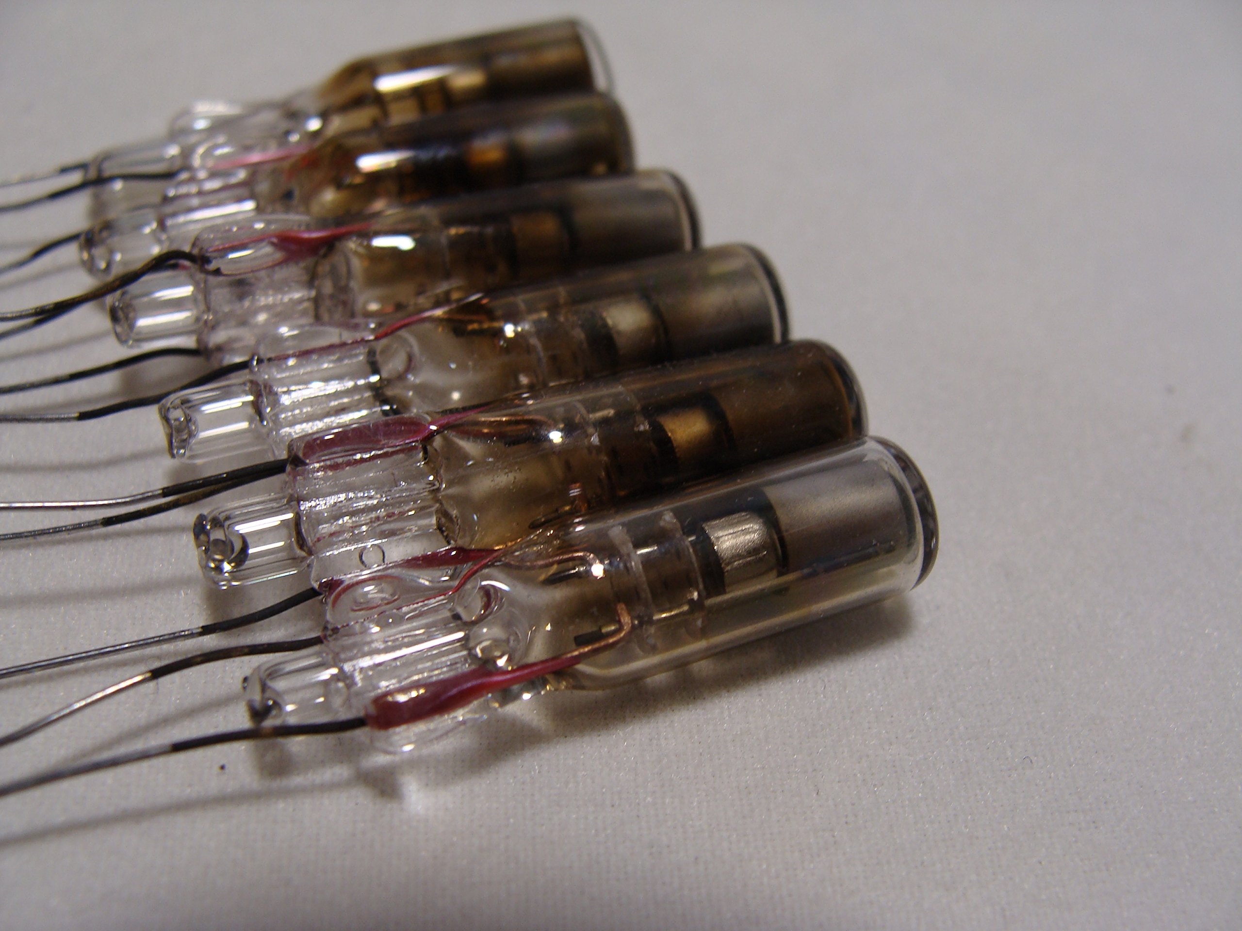 Amazon | ロシア製ネオン管 ニキシー管 INS-1 ドットランプ 時計 (6本