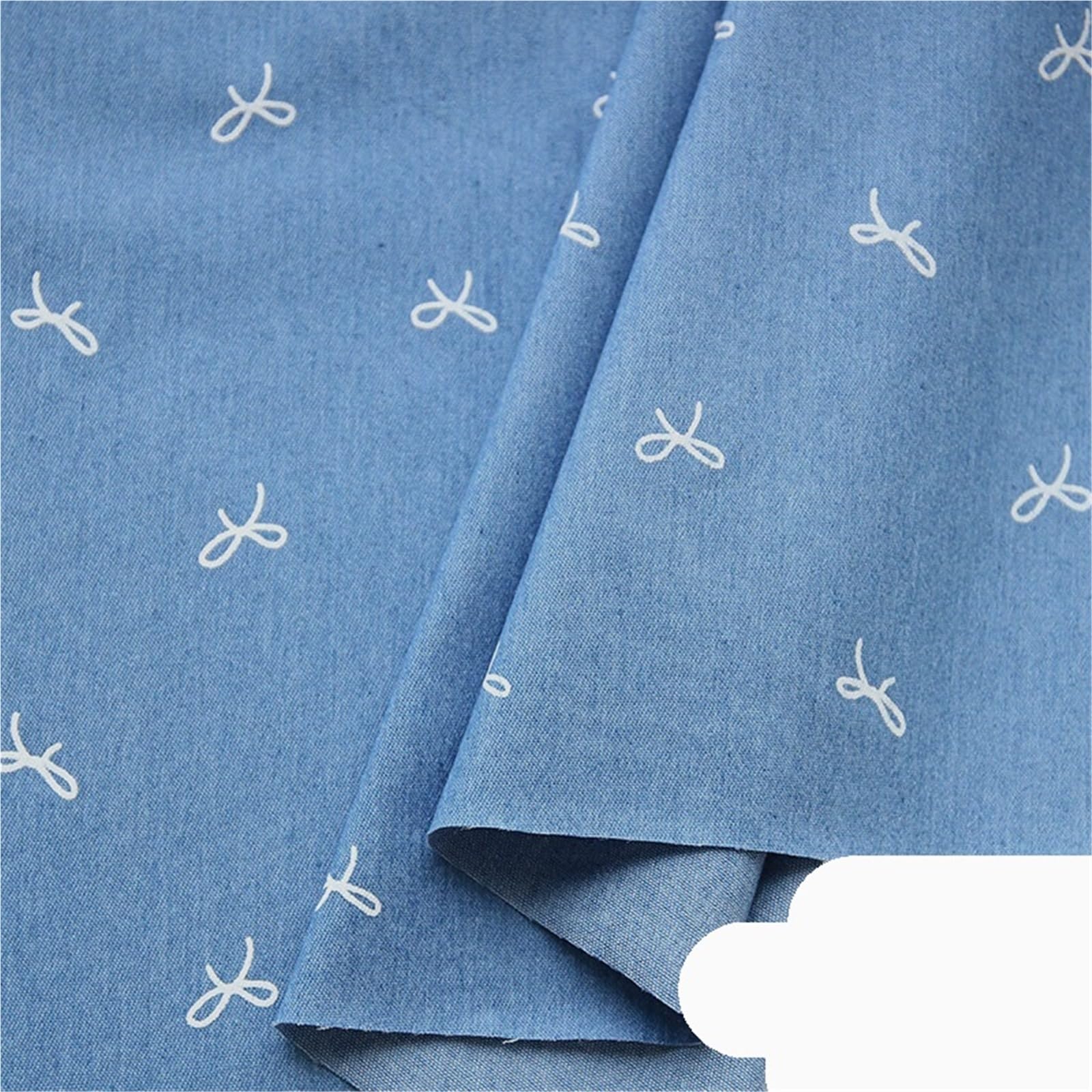Tissu denim pour jeans coloré idéal pour créer des vêtements sur mesure en DIY