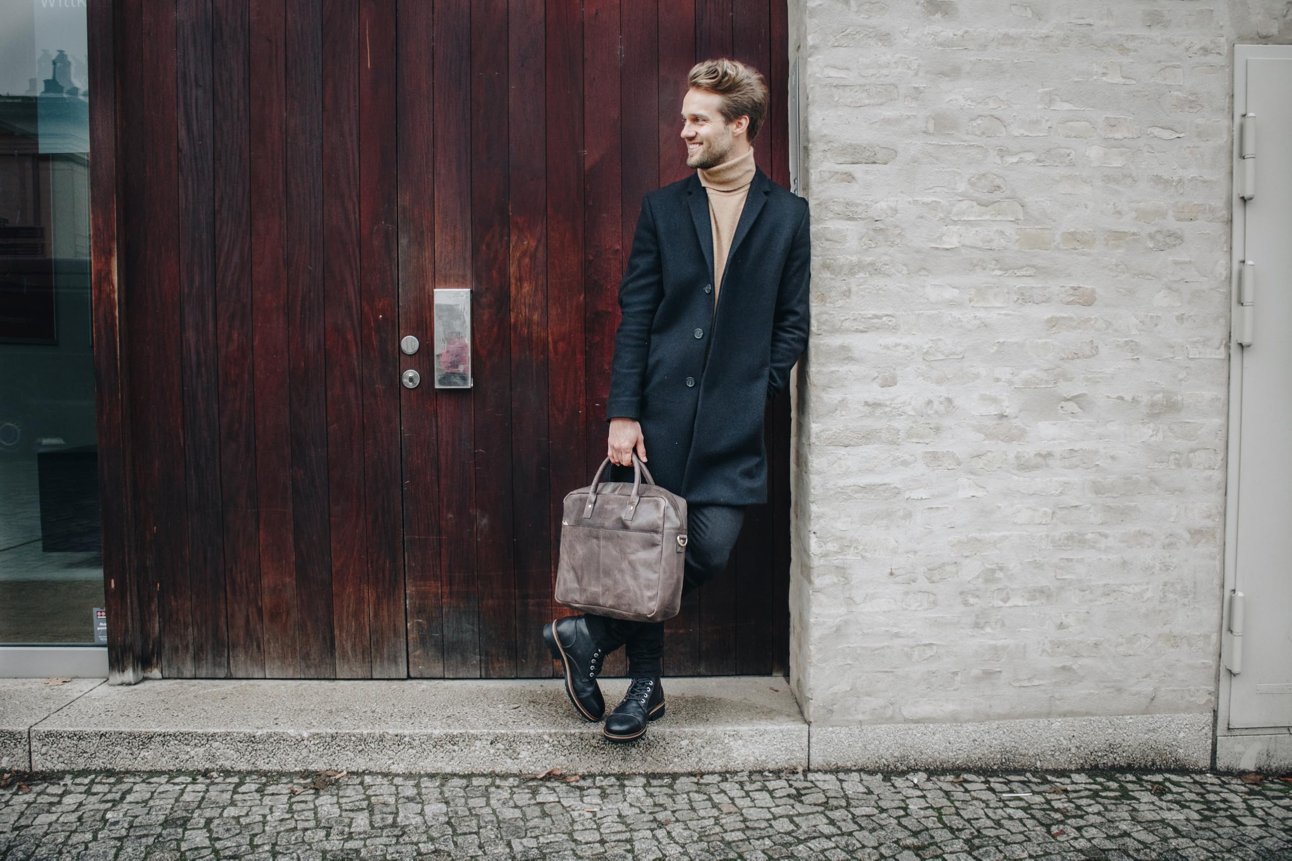 HOLZRICHTER Berlin - Große Aktentasche aus Leder (No 1-1), 30 x 39 x 10 cm Laptoptasche für Herren, Hochwertiges 15" Briefcase für die Arbeit, Businesstasche