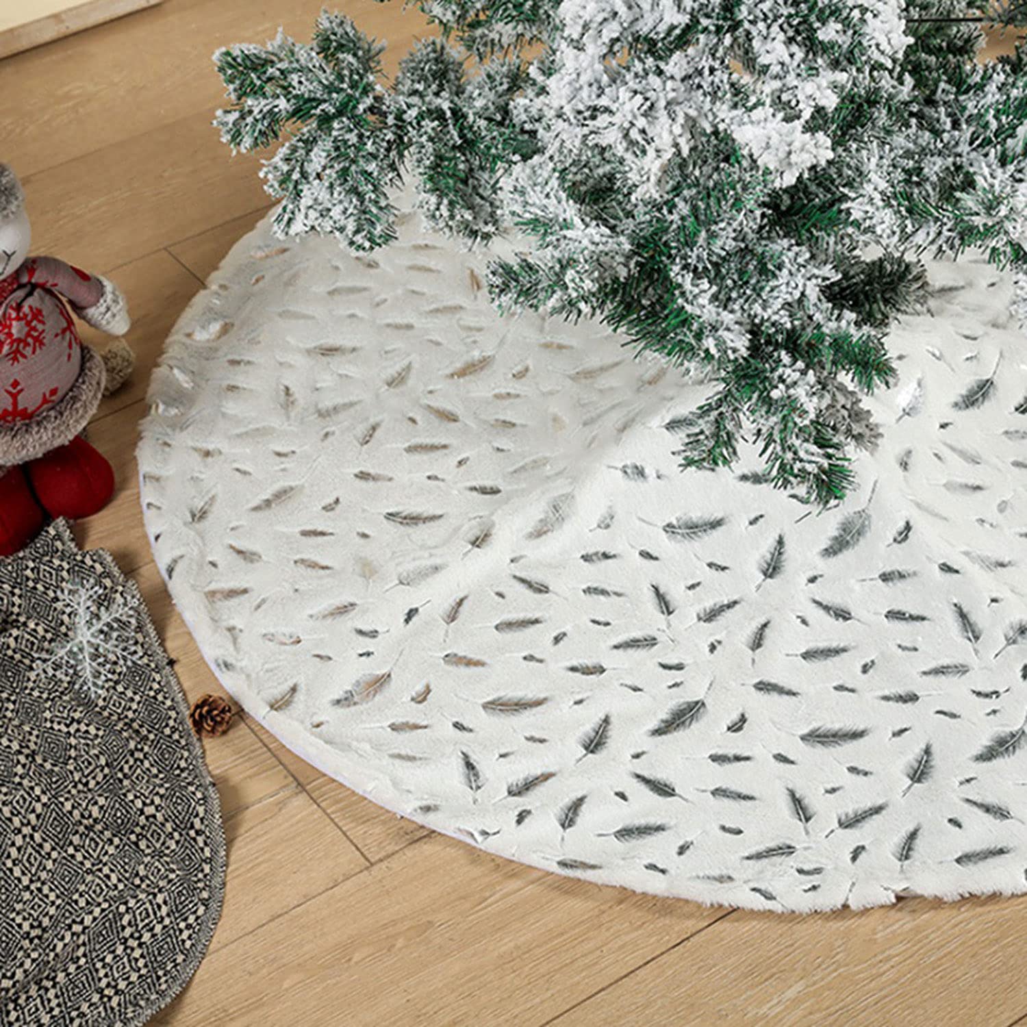 White Christmas Tree Skirt, 48 Inches Luxury Faux Fur Xmas Tree Base Cover, Christmas Tree Mat with Silver Gold Pattern, Soft Plush Christmas Tree Skirts for Christmas Tree Decoration