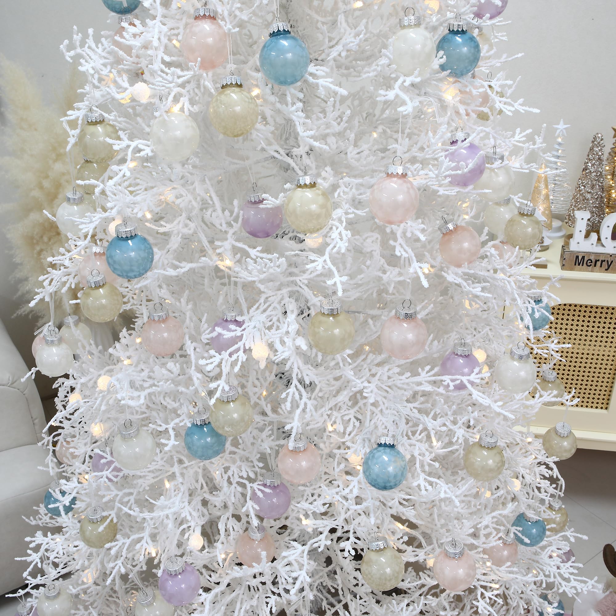 Sea Team Confezione da 24 ornamenti natalizi con texture marmorizzata, palline decorative da appendere, in plastica infrangibile, per albero di Natale, ghirlande, 60 mm, blu chiaro