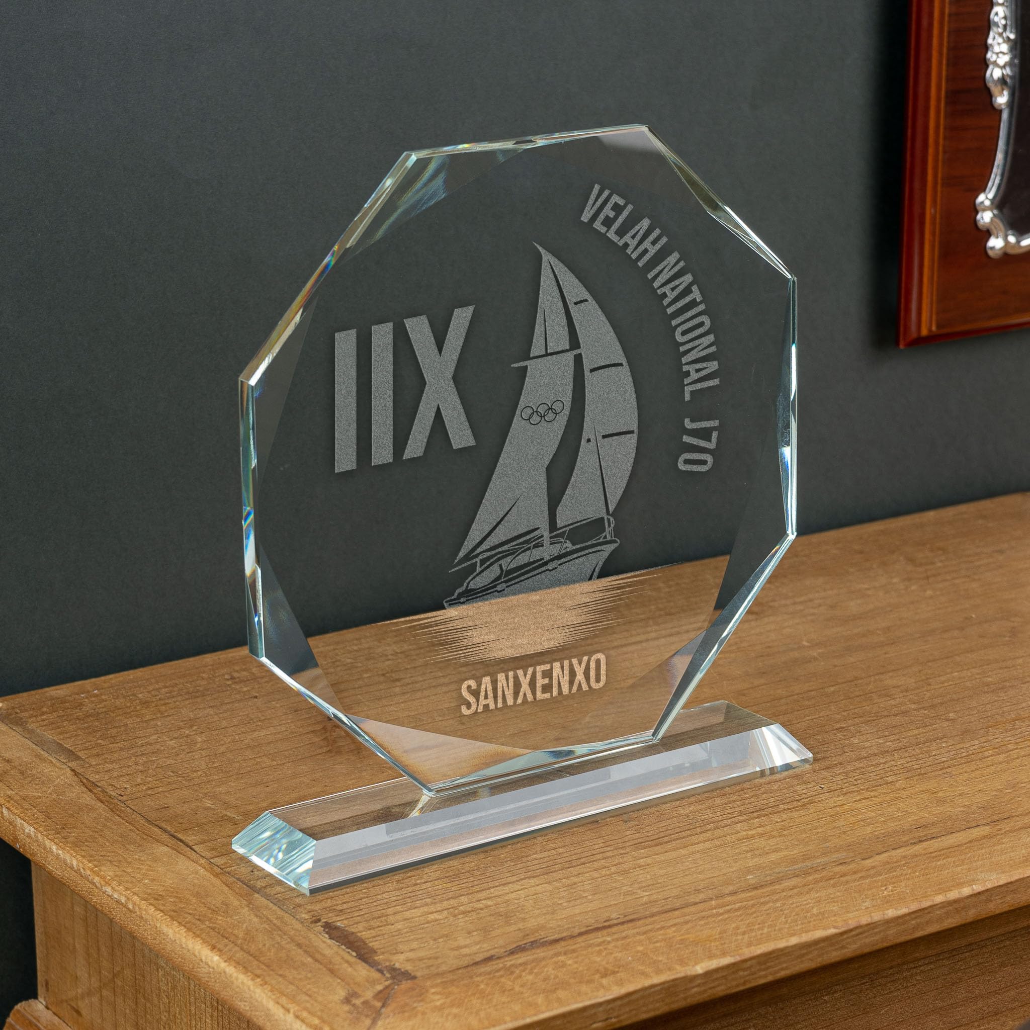 Wanapix | Trophée Personnalisé avec Nom et Texte | Verre Gravé | Trophée Personnalisé | Boîtier de Rangement Inclus | Octogonal