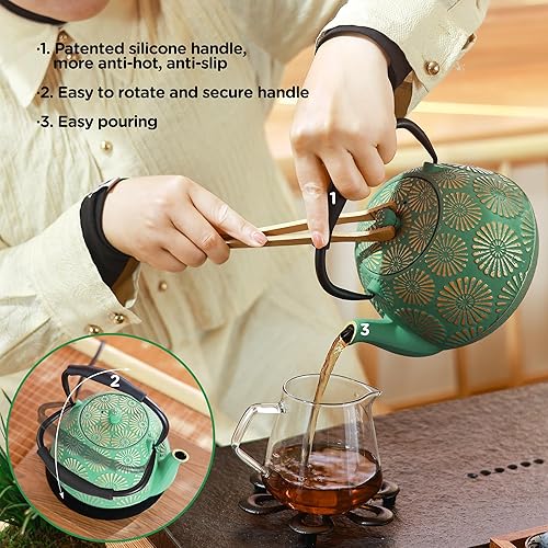 Miniatura 4 de Tetera de hierro fundido, hervidor de té de 40 onzas con infusor para estufa, tetera japonesa de diseño Sakura para hojas sueltas revestidas con