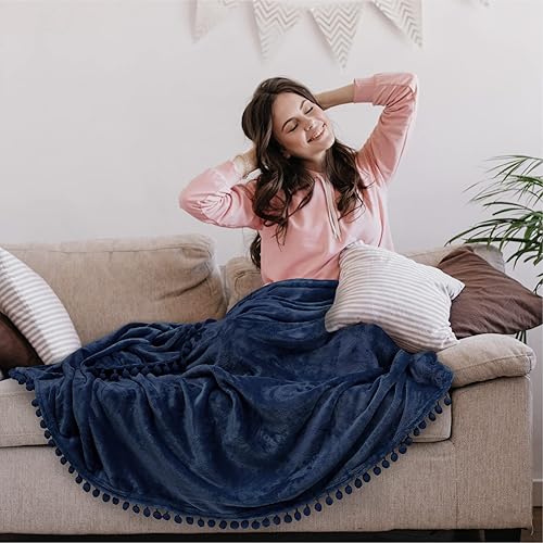 Miniatura 3 de PAVILIA Manta azul marino con pompones para sofá, tamaño individual, suave forro polar acogedor con flecos con pompones, manta decorativa para