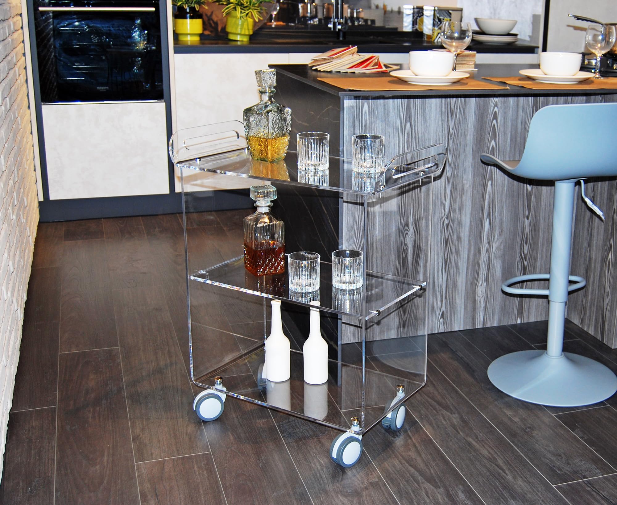 Slato Newman ⎪ Carrello con ruote da Soggiorno, Cucina, Portavivande, Vetrinetta Mobile di design a tre ripiani in cristallo acrilico Made in Italy, cm. L.71 x P.33 x H79