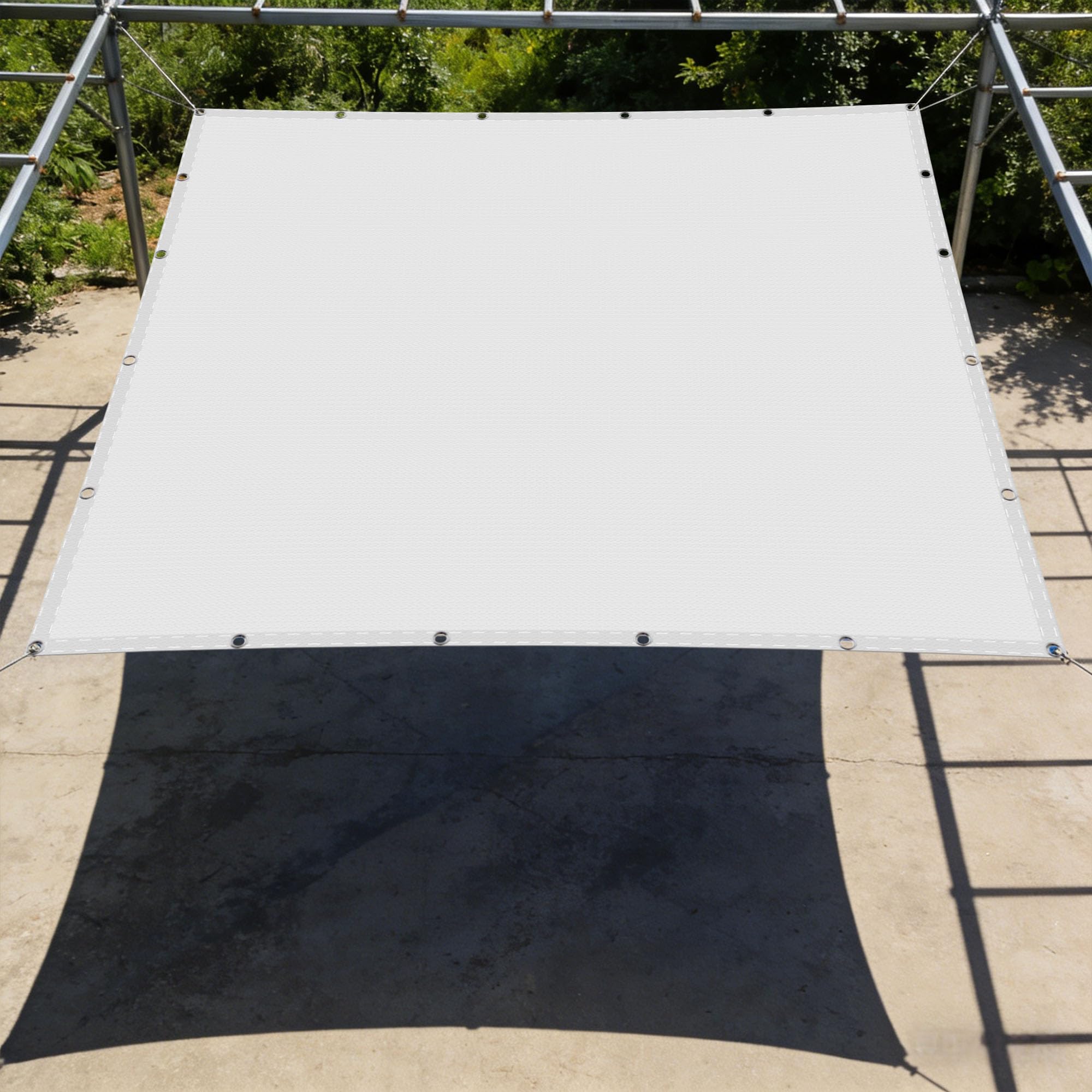 Voiles ombrages contre le vent pour patio et repas d'été à l'abri du soleil