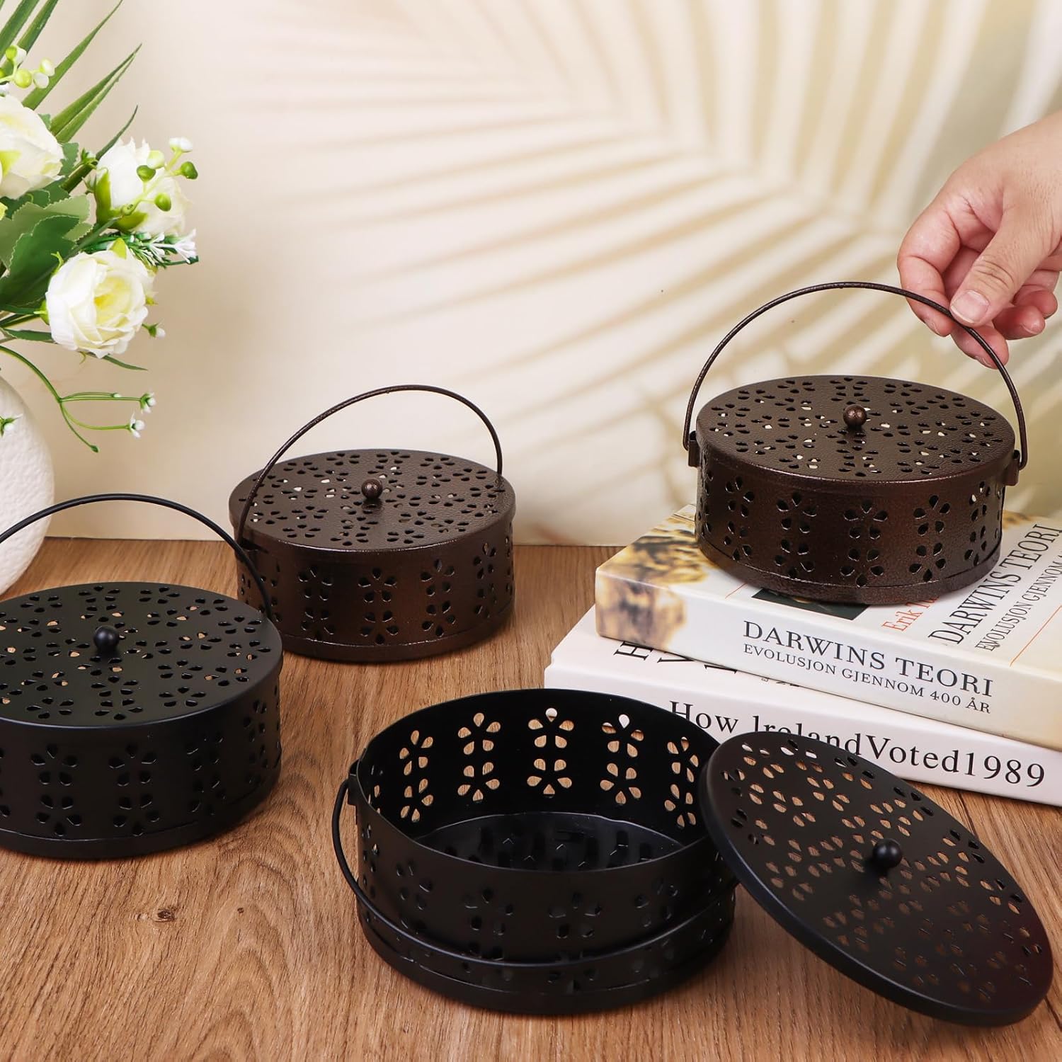 4 Pieces Mosquito Coil Holder Portable Mosquito Incense Holder with ​Handle Round Metal Sandalwood Incense Burner for Home Camping Indoor Outdoor Patio (Black and Bronze)