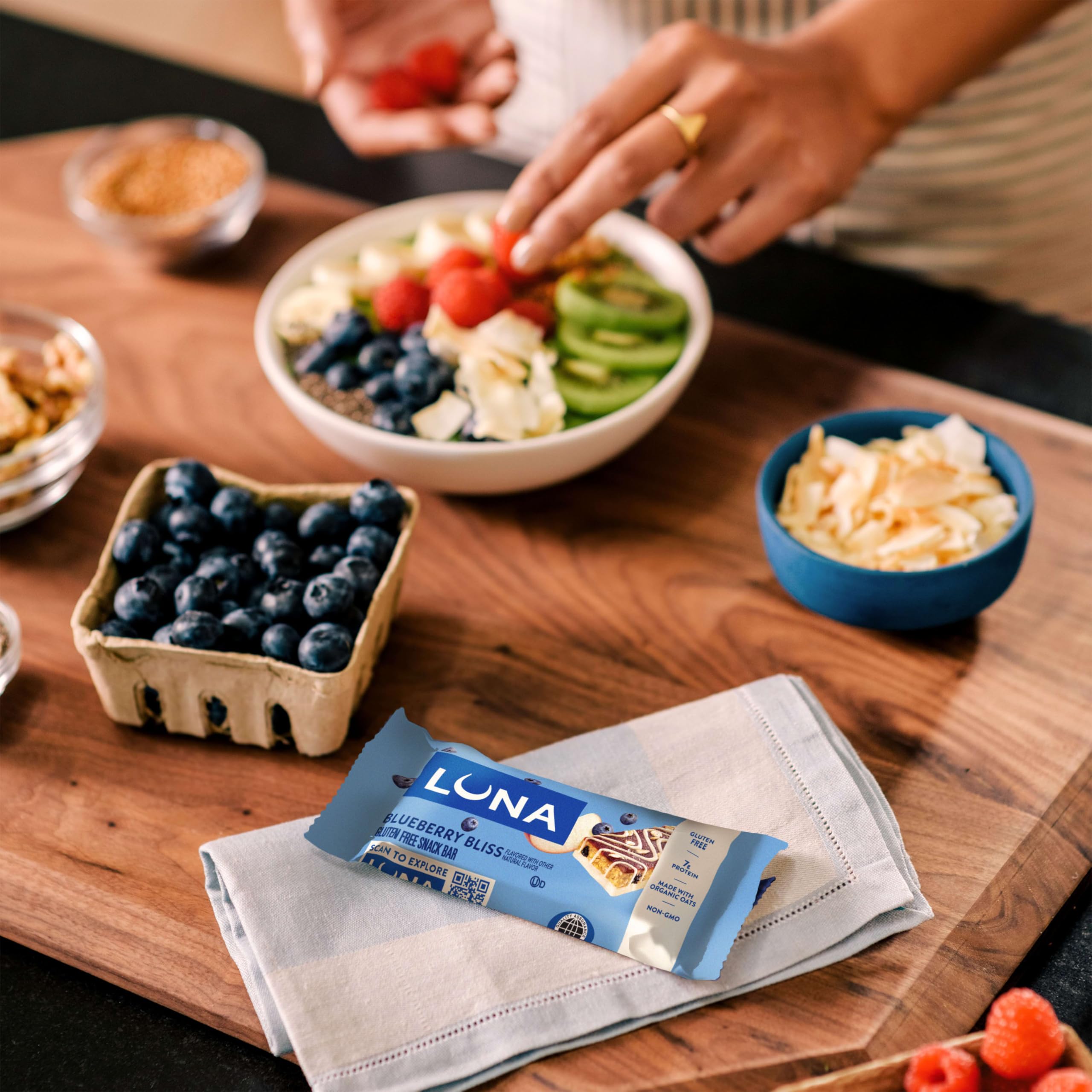 LUNA Bar - Assortiment de 6 saveurs - Barres à collation - Sans OGM - Barres protéinées sans gluten - Fabriquées avec de l'avoine biologique (lot de 12)