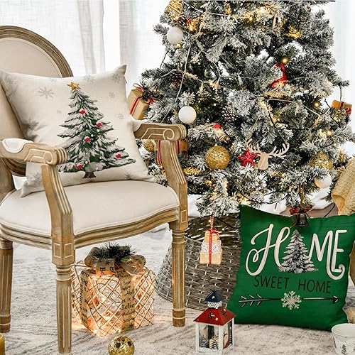 Miniatura 5 de AVOIN colorlife Juego de 4 fundas de almohada verdes con árboles de Navidad, bolas rojas y bayas, 18 x 18 pulgadas, decoración de fundas de cojín
