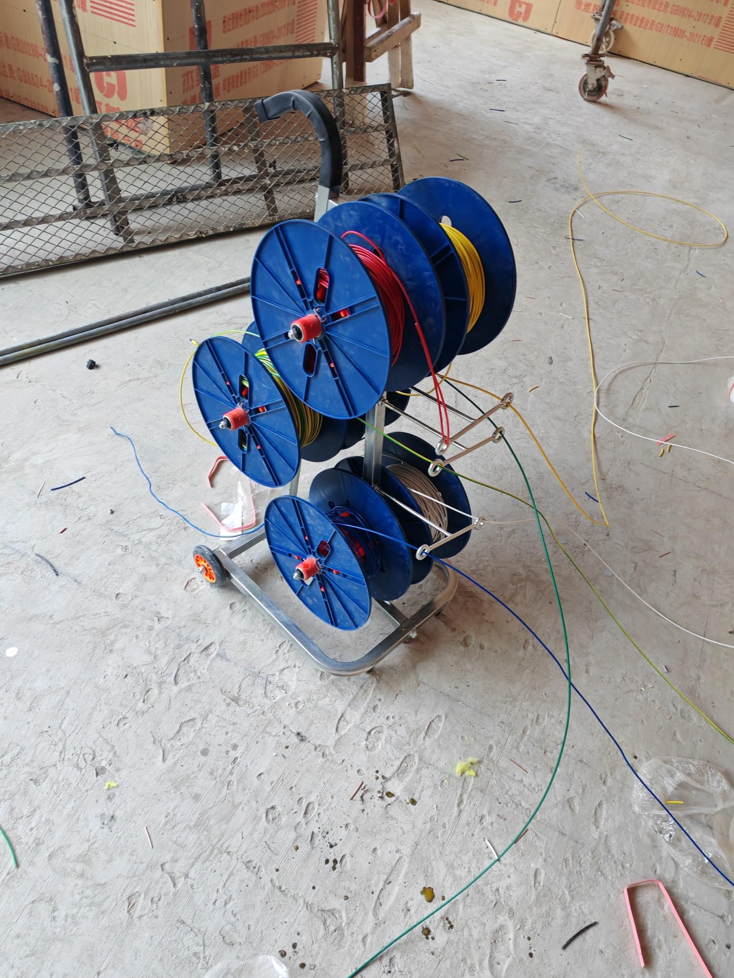 kabelabroller Kabeltrommelhalter, elektrischer Drahtständer mit mehreren Spulen und 6 Kabeltrommeln – Drähte mit einem Durchmesser von bis zu 29,5 x 10 cm, Sortierung der Drahtaufbewahrung
