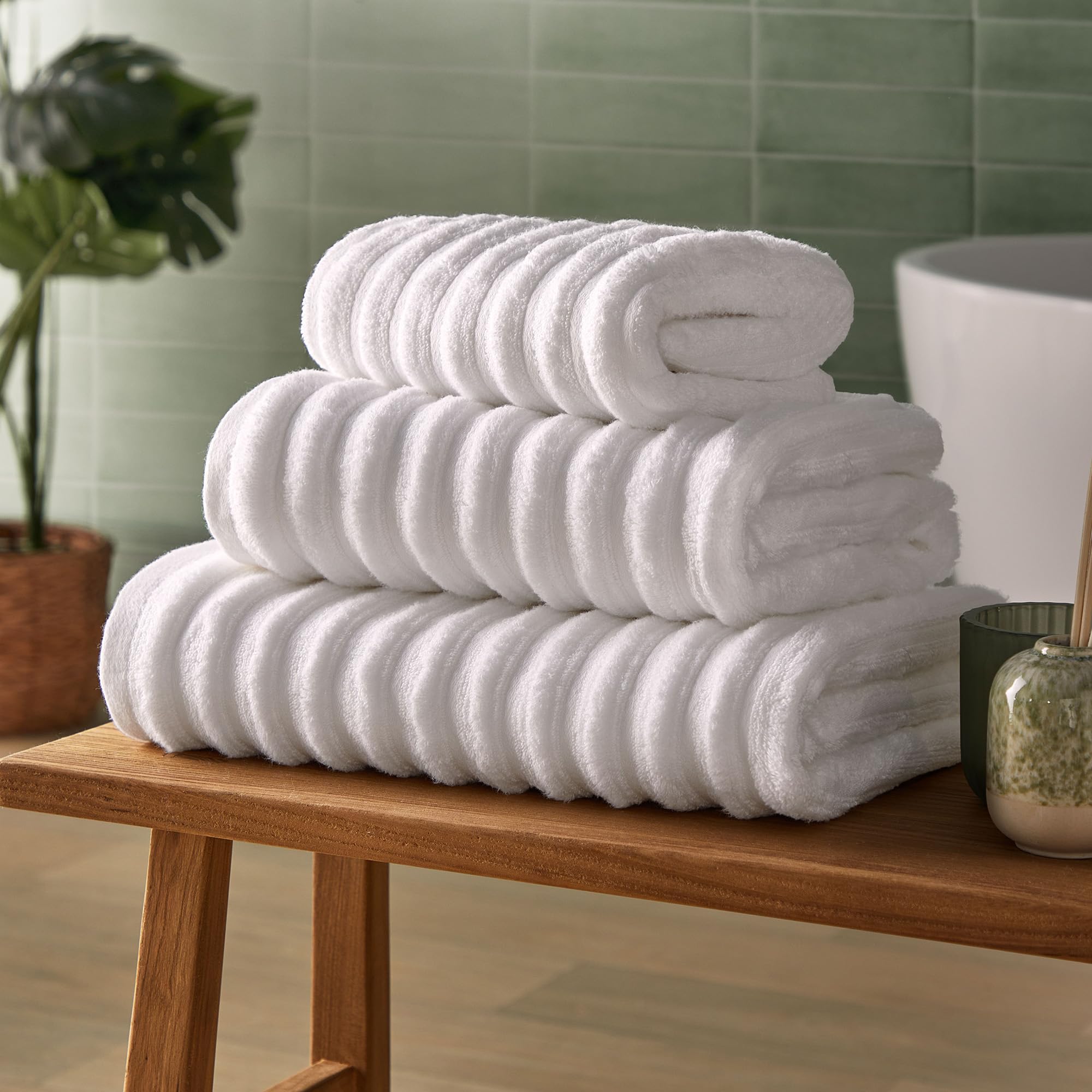 Silentnight Ribbed Cotton Bath Towel - Luxuriously Soft & Super Absorbent Deep Thick Pile Towel - 100% Cotton BCI - Textured Dense Ribbed Bath Towel - 130 x 70cm - Machine Washable, White