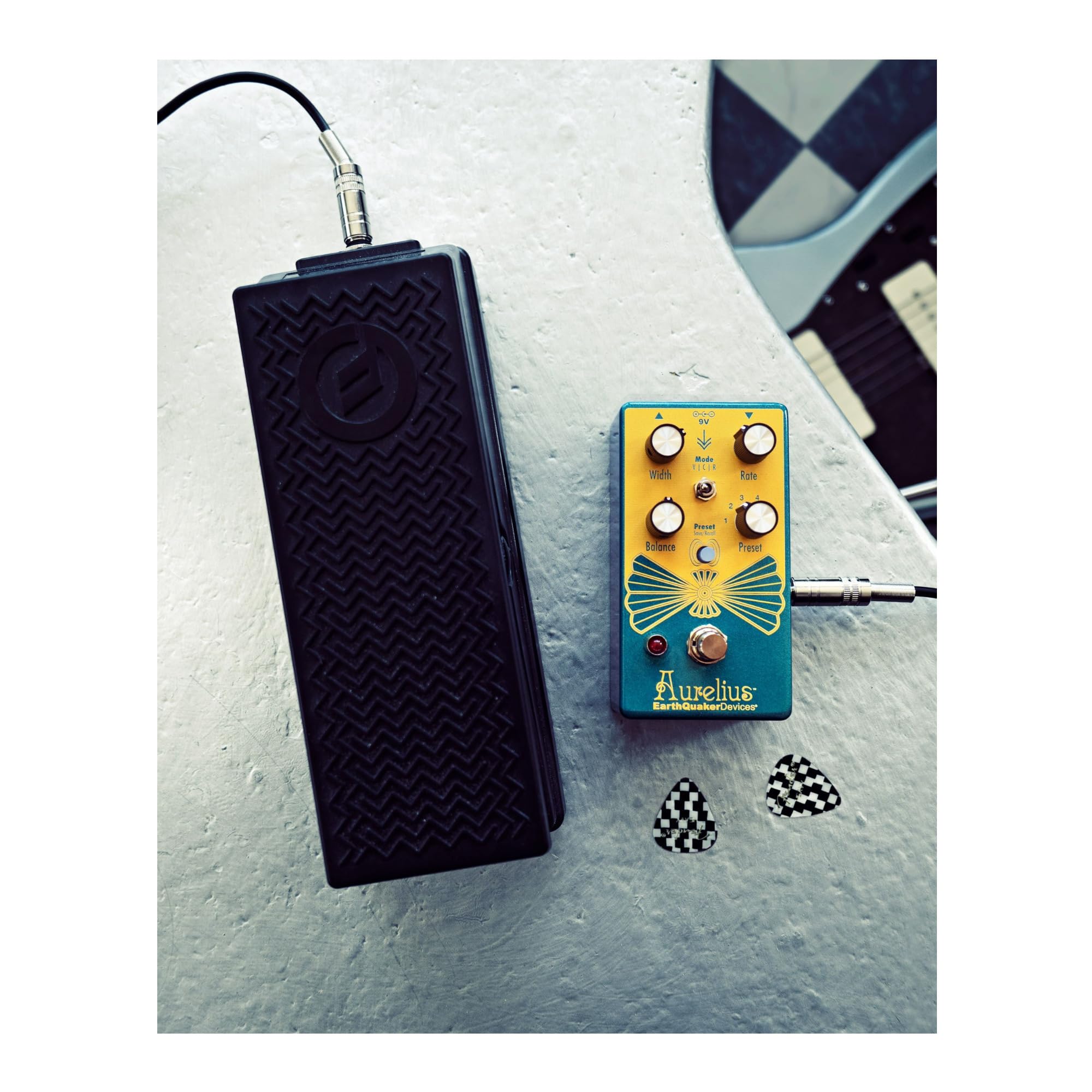 Amazon.com: EarthQuaker Devices Aurelius Tri-Voice Chorus Pedal