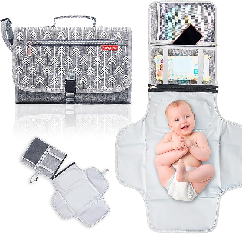KiddyCare Cambiador de pañales portátil para viajes de bebé | Cambiador portátil para bebé recién nacido niña y niño | Cambiador de pañales plegable impermeable con bolsillo para toallitas inteligentes