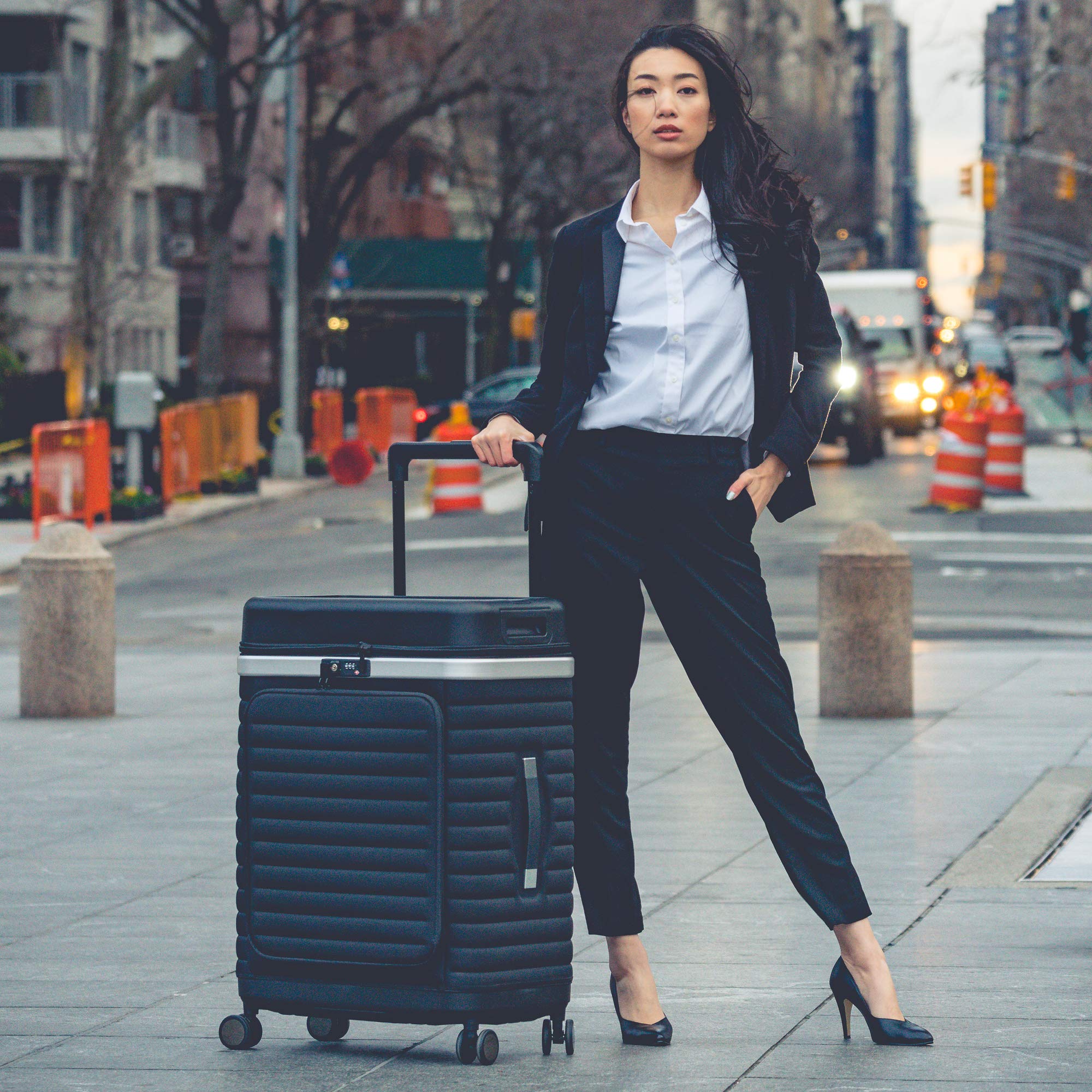 Pull Up Suitcase Estate Blue - Twoja mobilna szafa na ubrania. Rozkładana walizka podróżna z przegródkami, niebieski, 76 cm