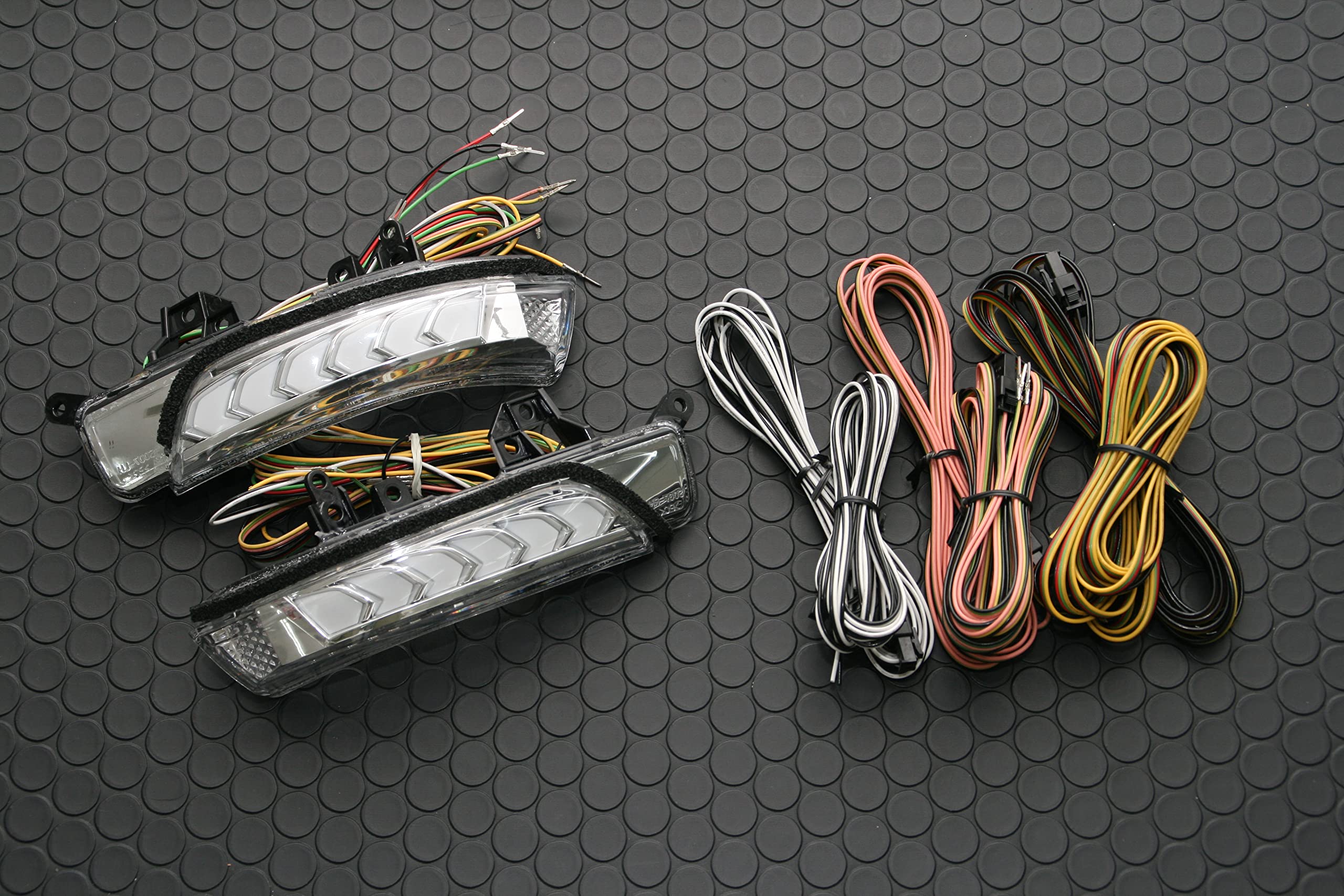 side様　リフォーム Amazon.com: 【V/A】Side Mirror Sequential LED for Toyota Prius