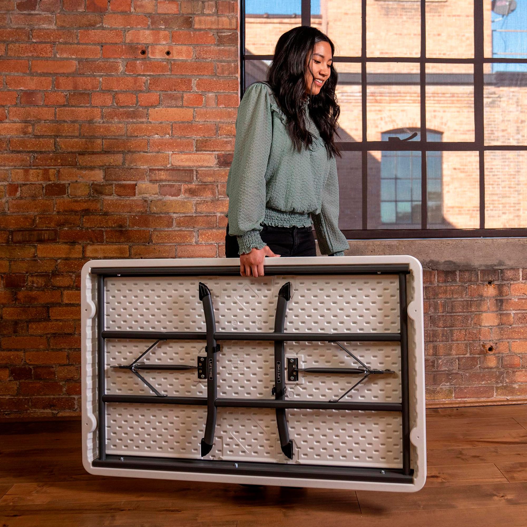 LIFETIME 92211 Table Pliante Blanche, Plateau 122 x 76 cm, Hauteur 74 cm, polyéthylène Haute densité, Protection UV, résistant à l'eau, Pieds Pliables métalliques, Usage intérieur et extérieur