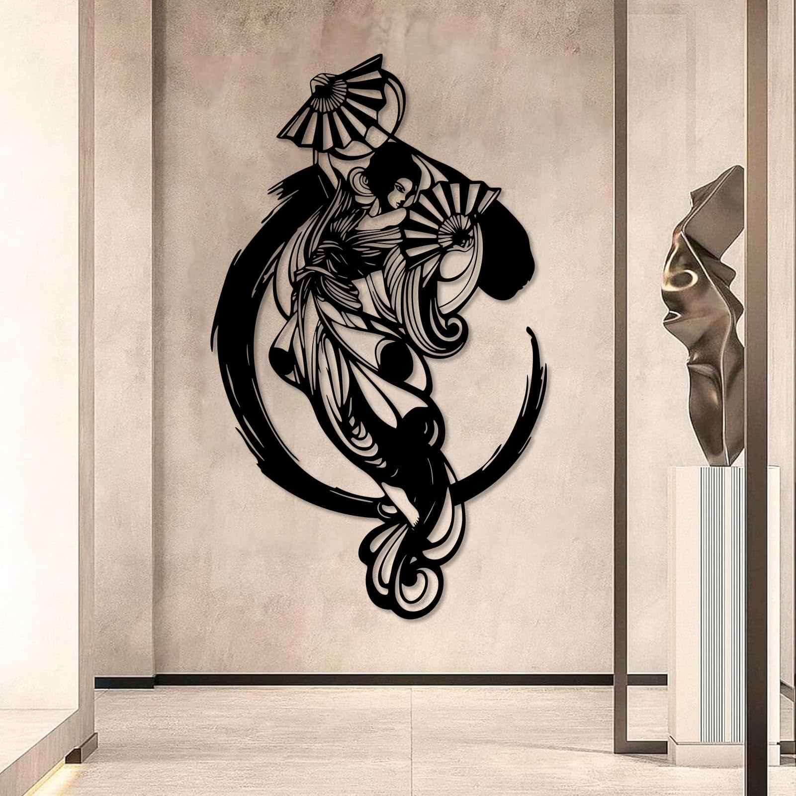 Gran Cuadro Abstracto de Metal con diseño de Mujer samurái, decoración Japonesa para Mujeres y Abanico para Sala de Estar o Dormitorio (Blanco, 105 x 62 cm).