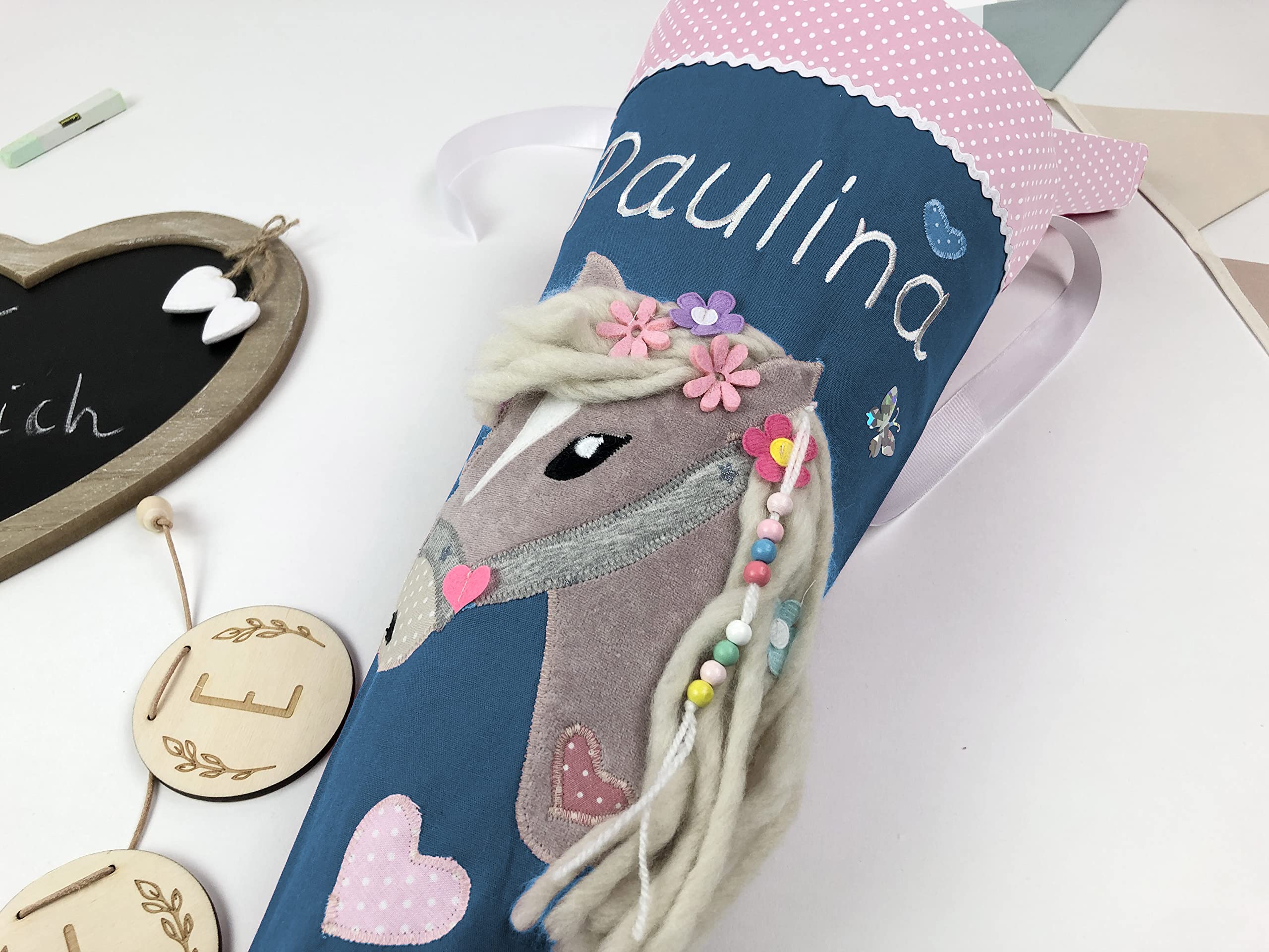 Schultüte/Zuckertüte Pferd mit Namen in blau und rosa zur Einschulung für Mädchen, aus Stoff, mit Kissen bestellbar