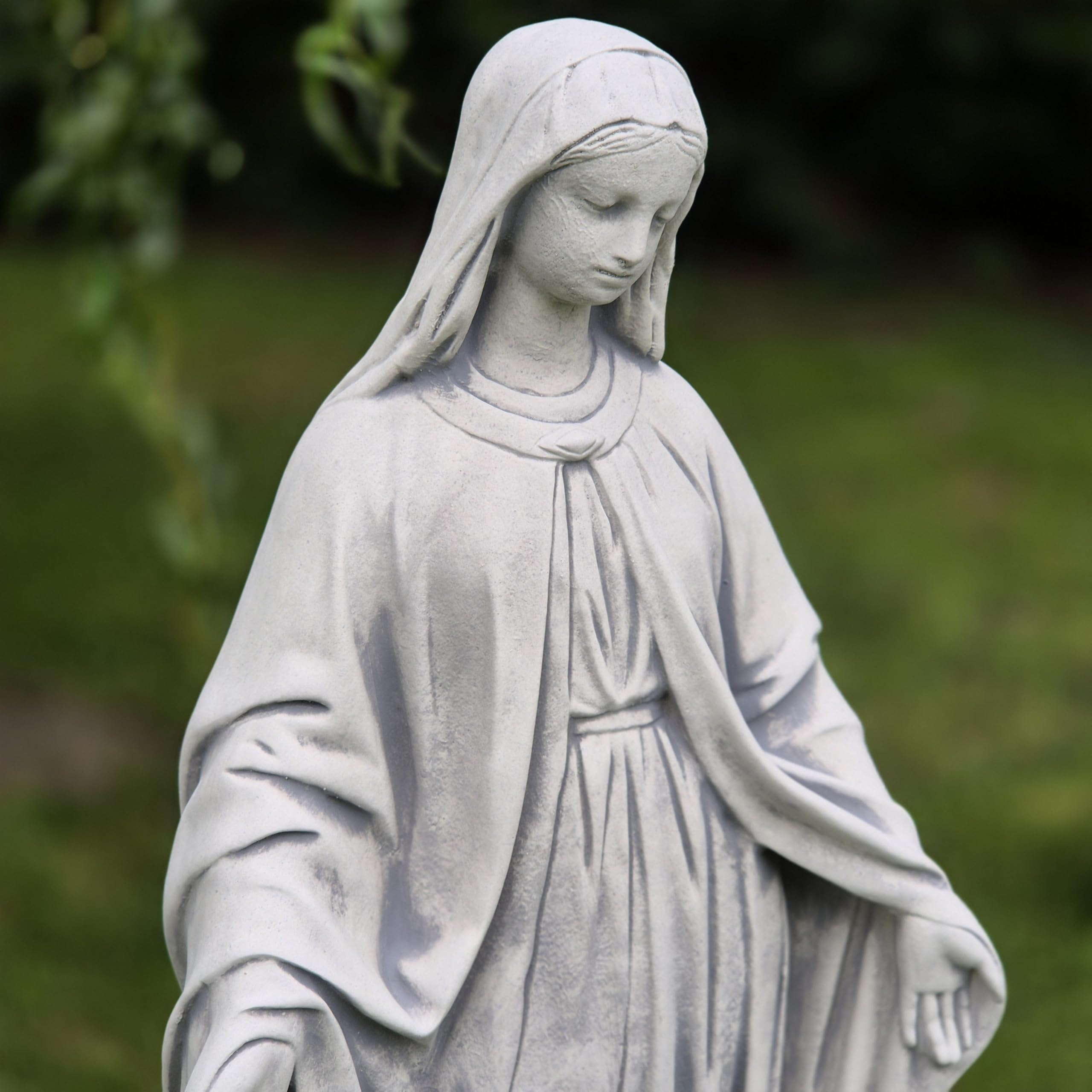 Figure de béton de l'Immaculée Vierge Marie
