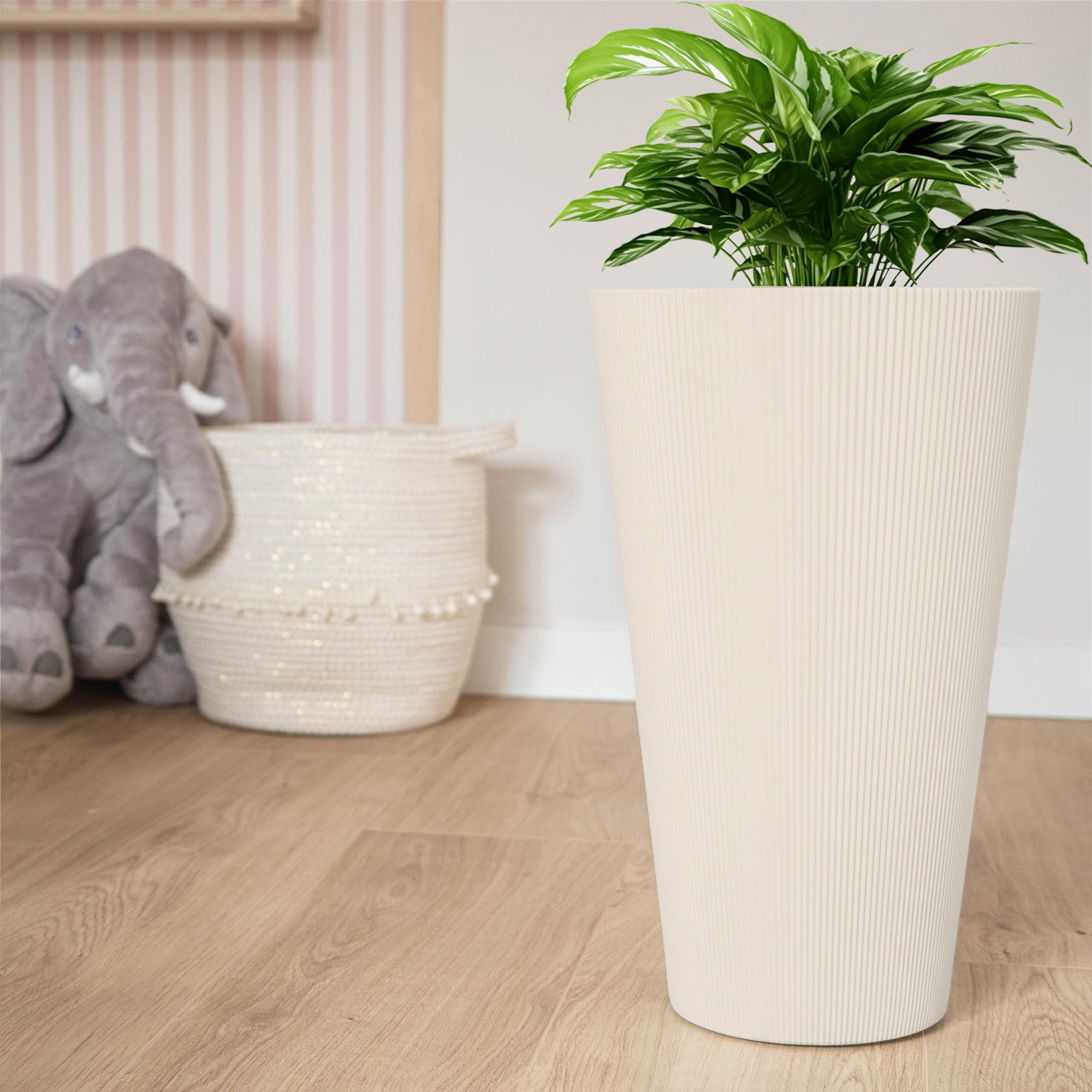 KADAX Pflanzkübel Ø 29,5 x H 49 cm, moderner Blumenkübel mit Innentopf & geriffeltes Design, großer Pflanzentopf aus Kunststoff, Blumentopf für Innen- und Außenbereich (Creme)