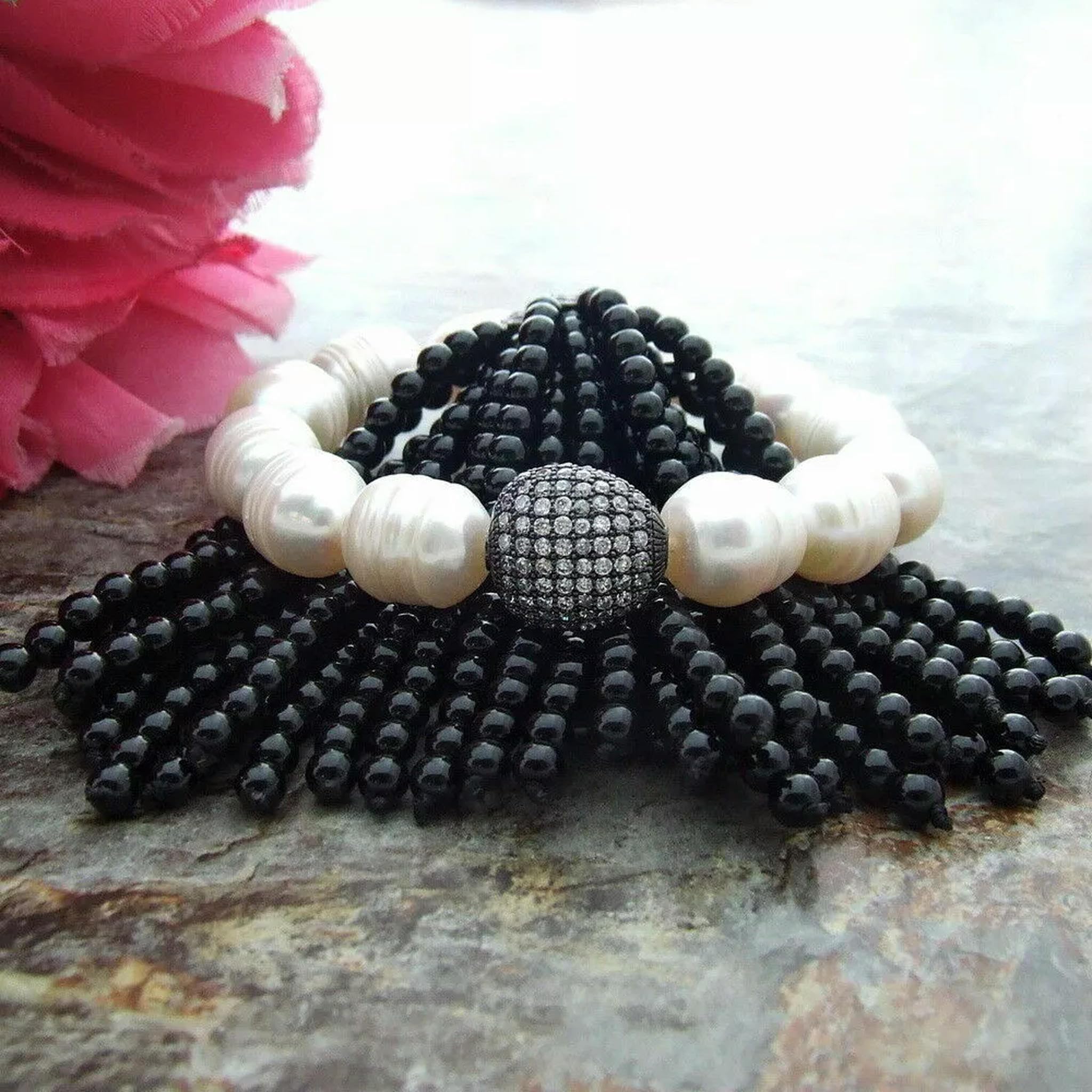 Pulsera de ónix con Perla de Agua Dulce de arroz Blanco de 12 x 14 mm con Flecos pavé de circonitas