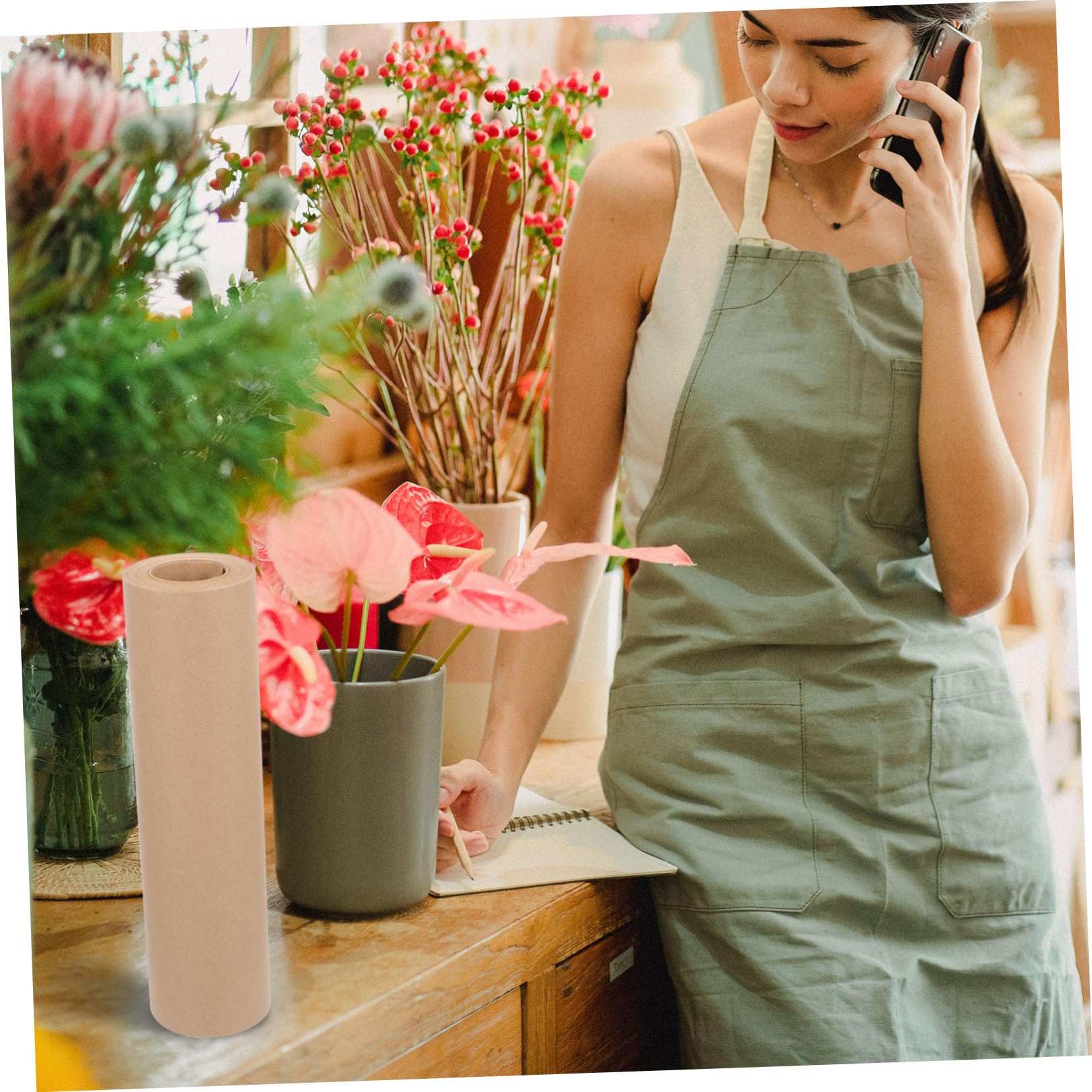 HOMSFOU Kraftpapier Rolle Braunes Packpapier für DIY Handwerksprojekte Hochzeiten und Dekoration Vielseitig Einsetzbar für Verpackungen und Bastelarbeiten