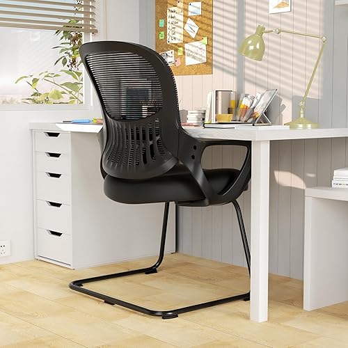 Silla de escritorio sin ruedas, silla de oficina ergonómica con base de trineo, silla de computadora de malla con respaldo medio con reposabrazos de