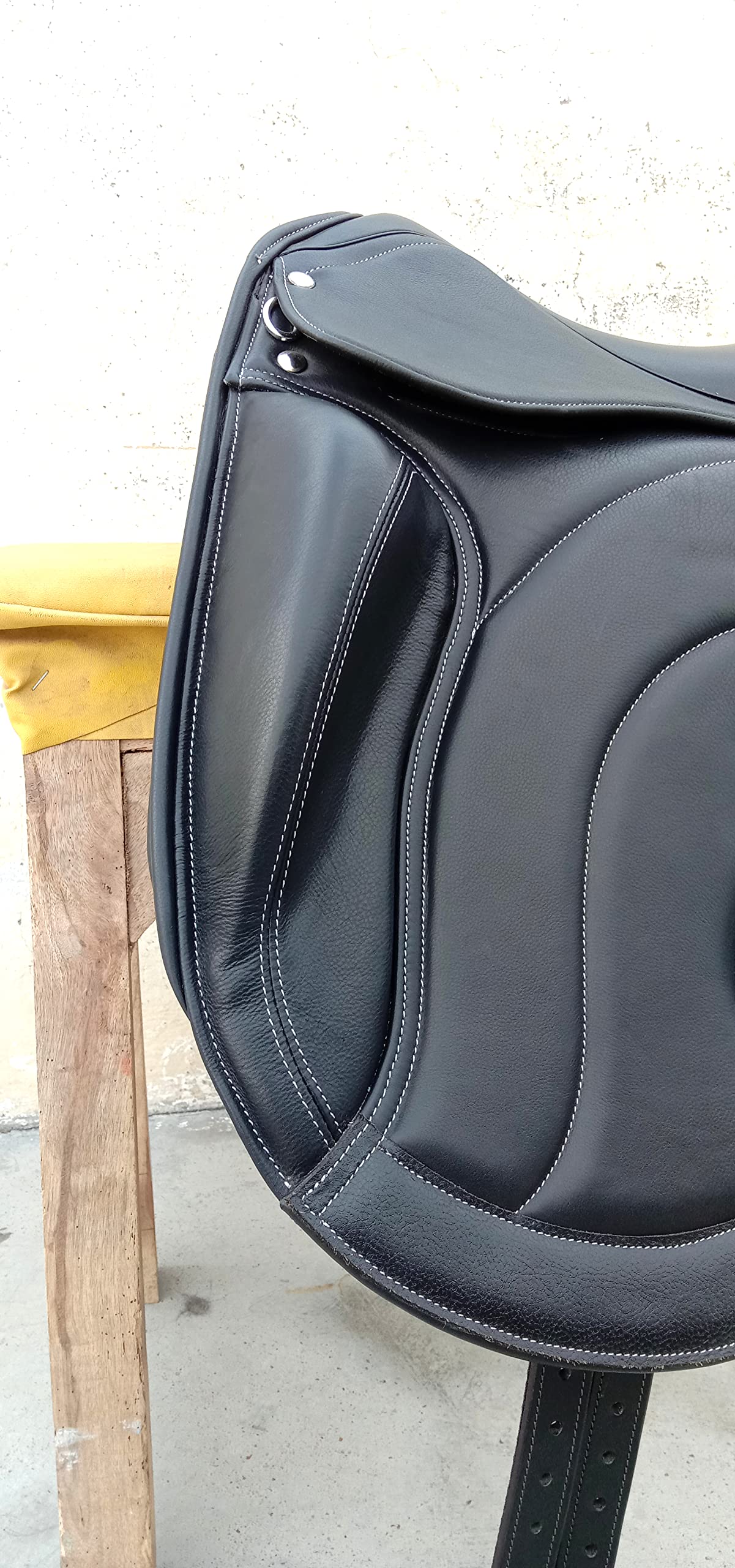 Leather Dressage Monoflap Changeable Gullets Medium Saddle (17")