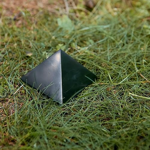 Miniatura 8 de Pirámide de protección de piedra Shungite de 3 pulgadas  Auténticas piedras de shungita de protección de pirámide pulida de 3 pulgadas (3.1 in)