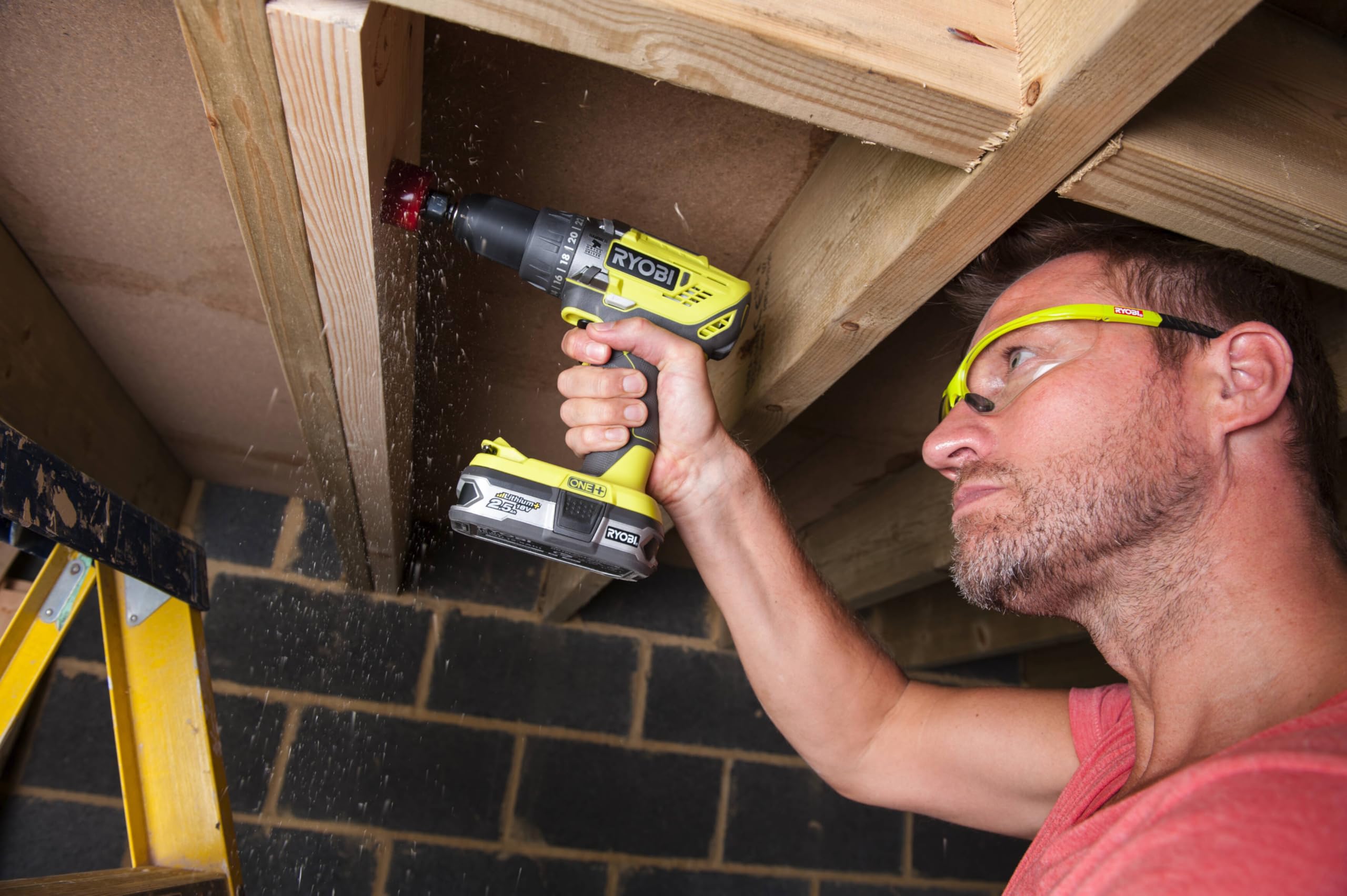 RYOBI 18V Taladro atornillador con Kit de brocas y batería incluido