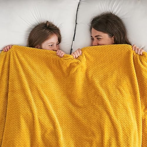 Miniatura 2 de NEWCOSPLAY Manta súper suave de franela sedosa de alta calidad, color amarillo mostaza, patrón de hojas, manta ligera para cama para uso durante